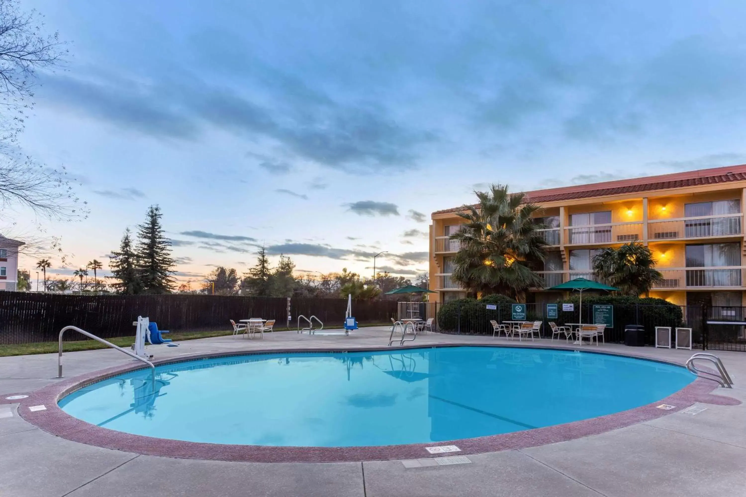 Pool view, Swimming Pool in La Quinta by Wyndham Redding