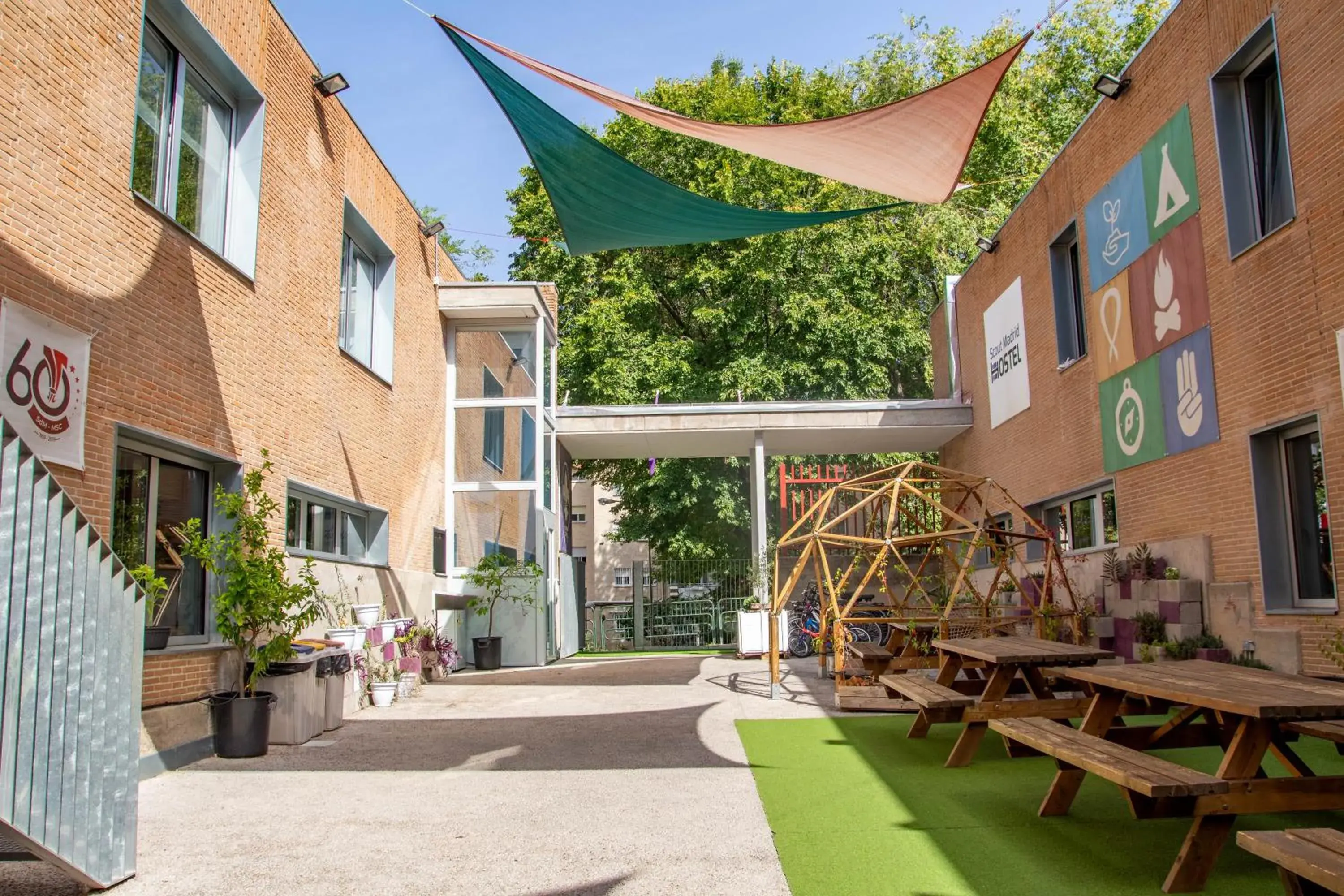 Patio, Property Building in Scout Madrid Hostel