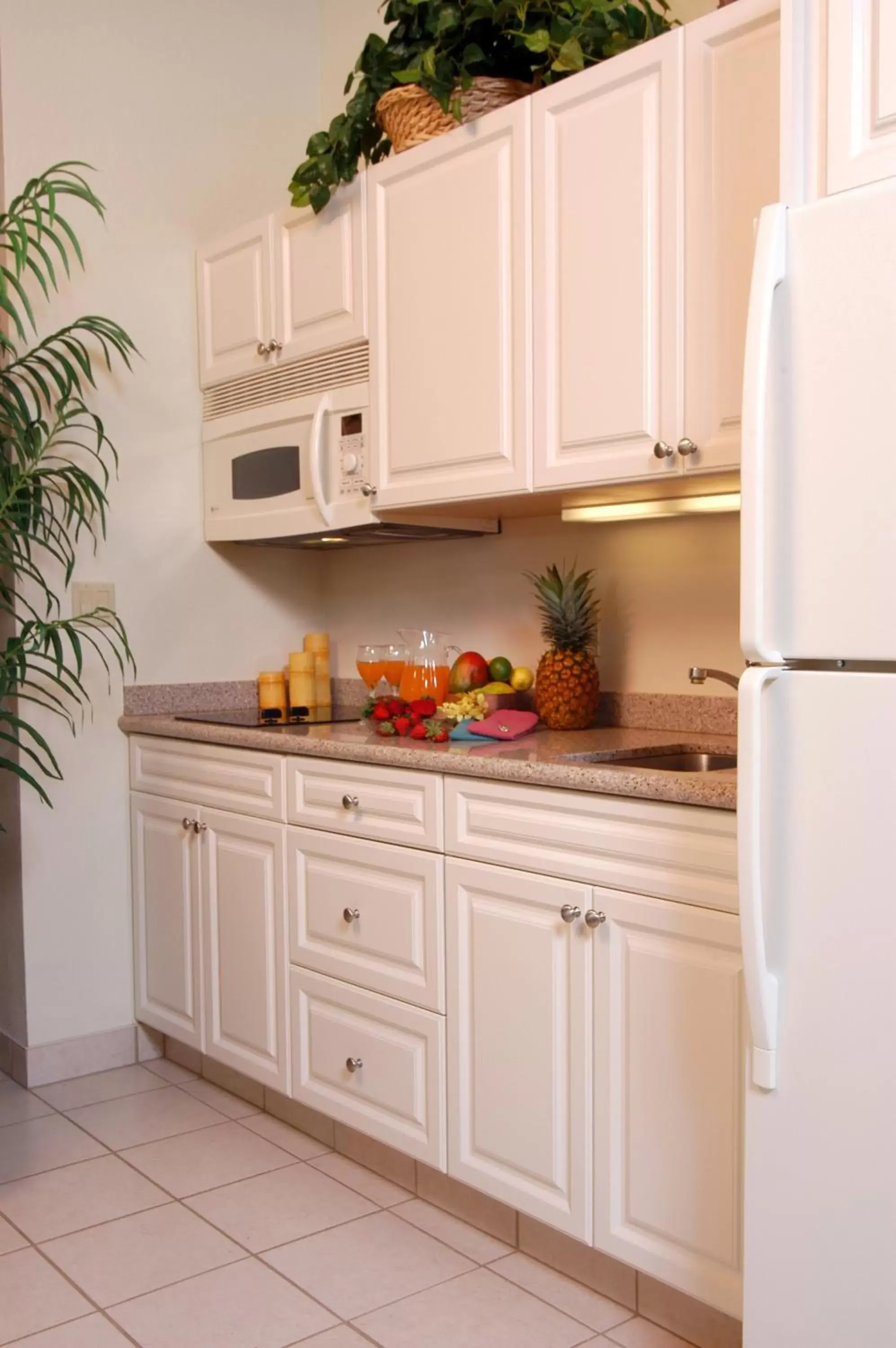 Kitchen or kitchenette, Kitchen/Kitchenette in Napili Kai Beach Resort