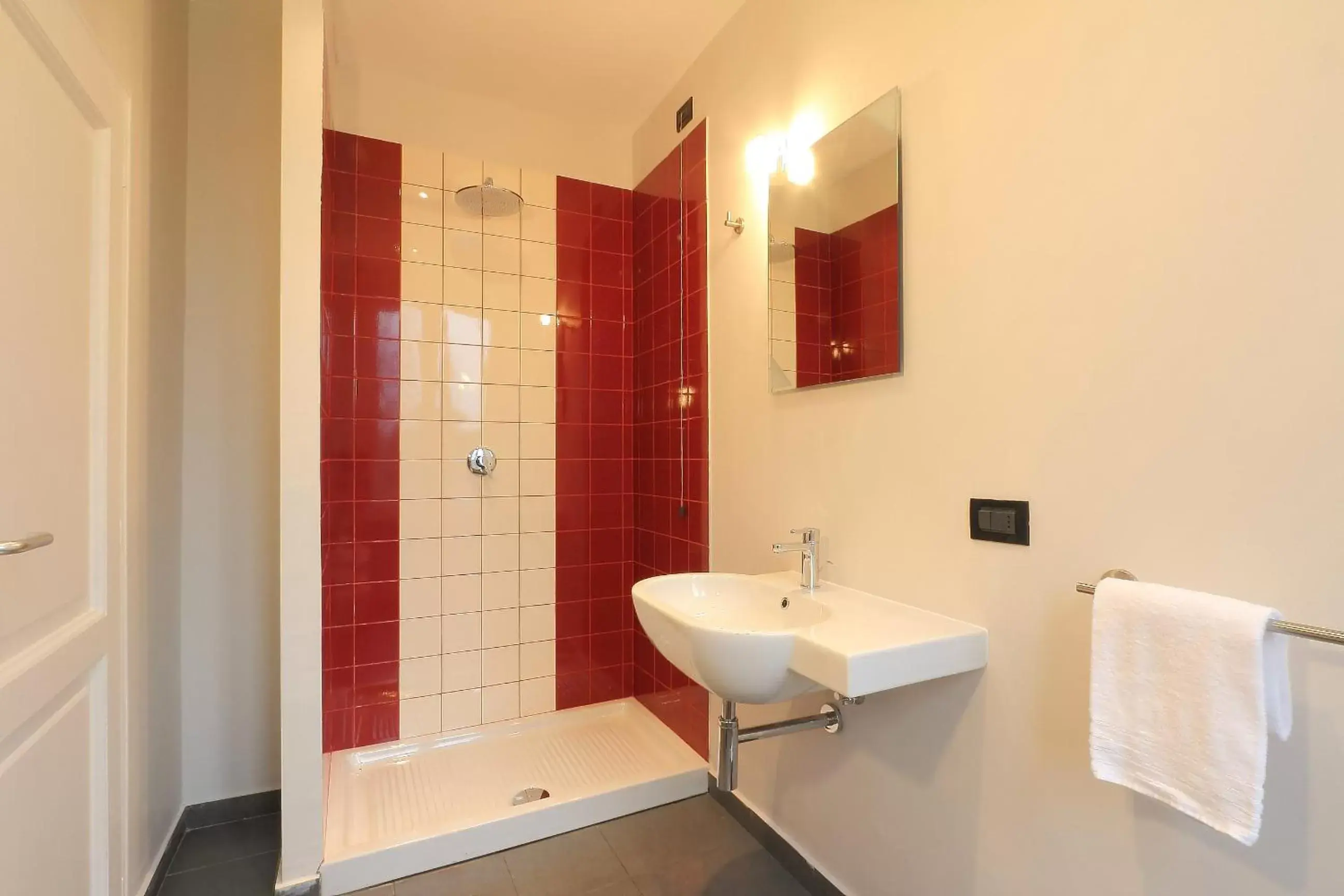 Shower, Bathroom in Hotel Ferrucci