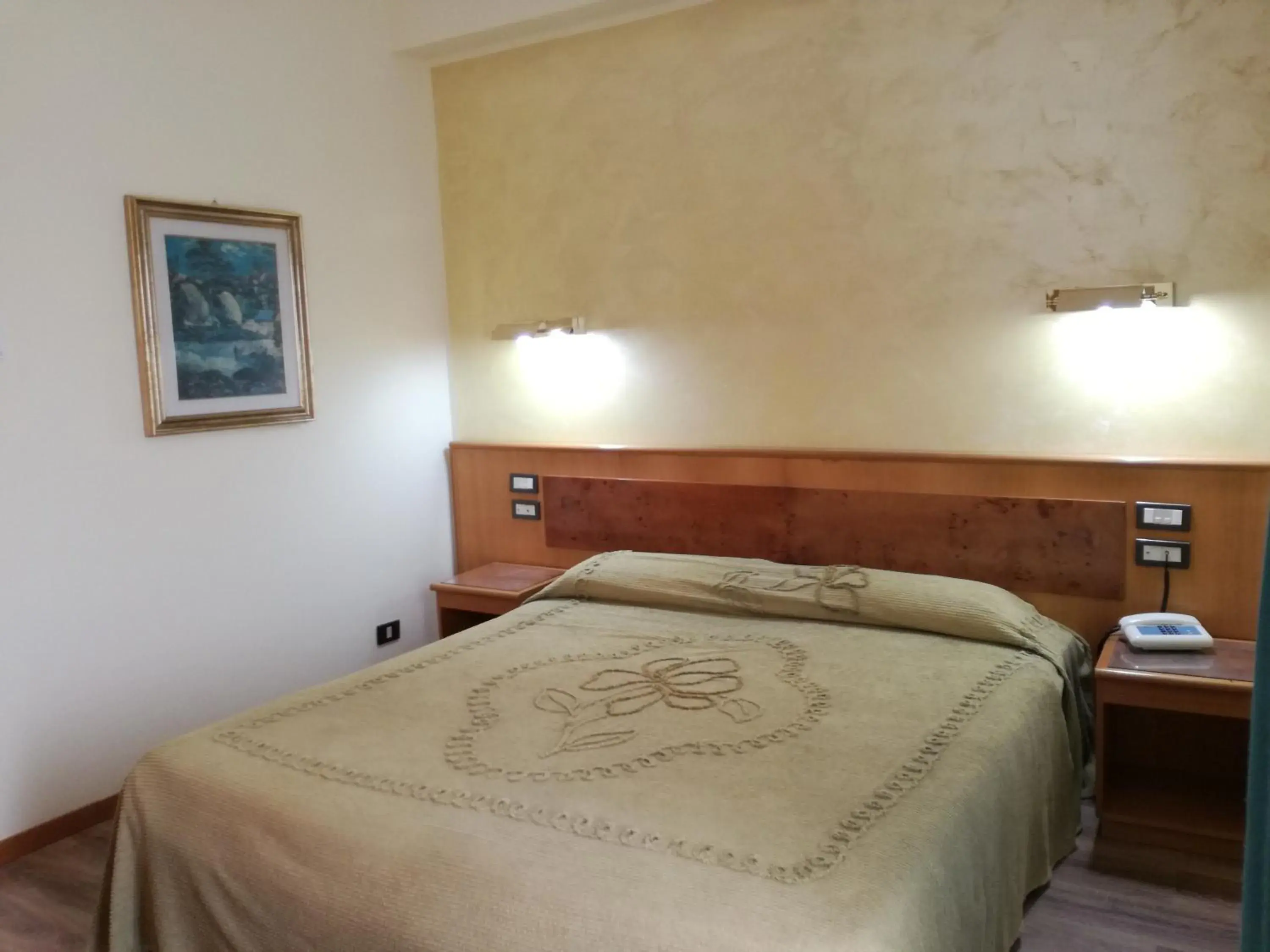 Bed in FILIPPONE HOTEL&RISTORANTE