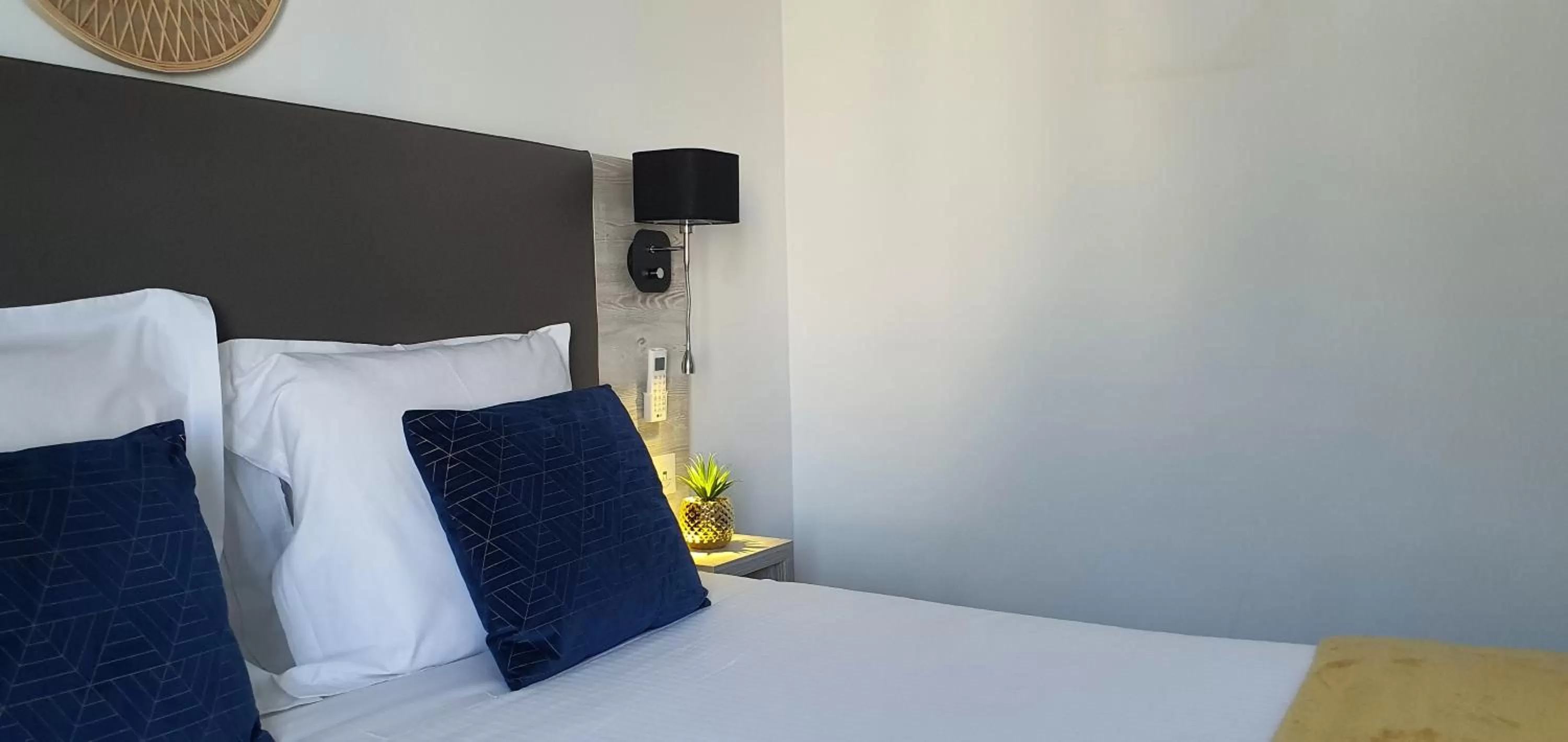 Bed in Hôtel L'Alsace