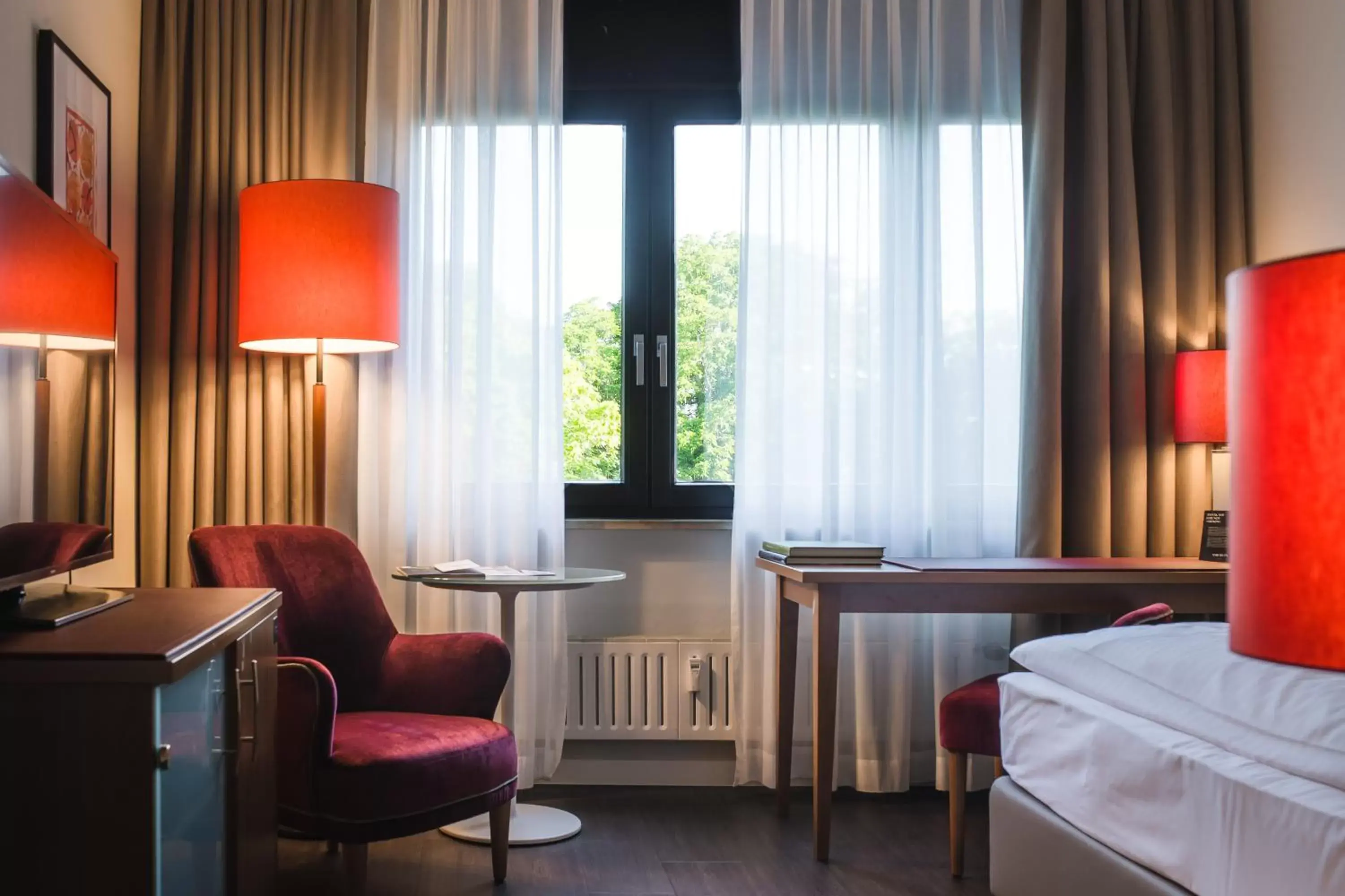Bed, Seating Area in AMERON Bonn Hotel Königshof