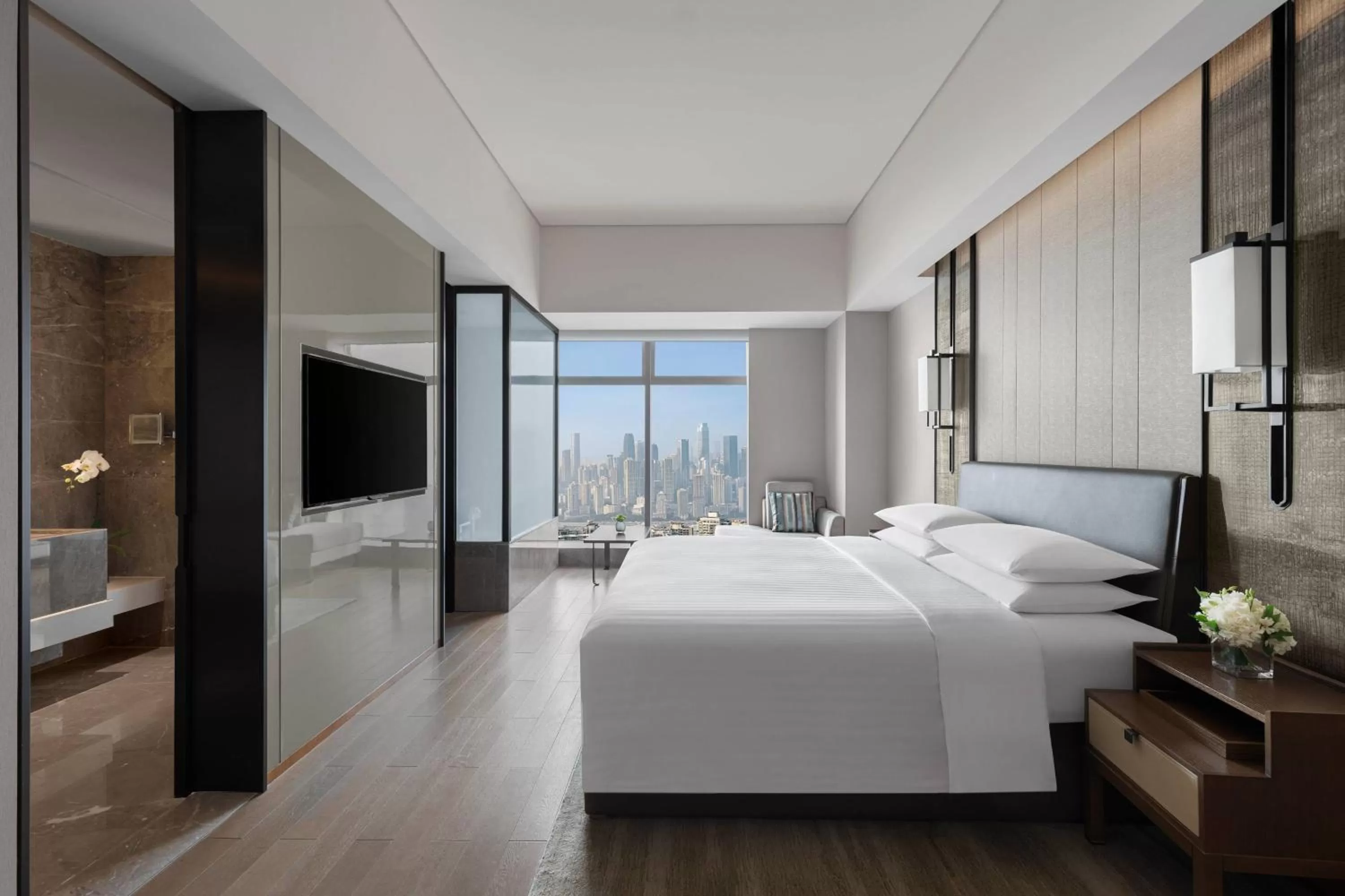 Photo of the whole room, Bed in Chongqing Marriott Hotel