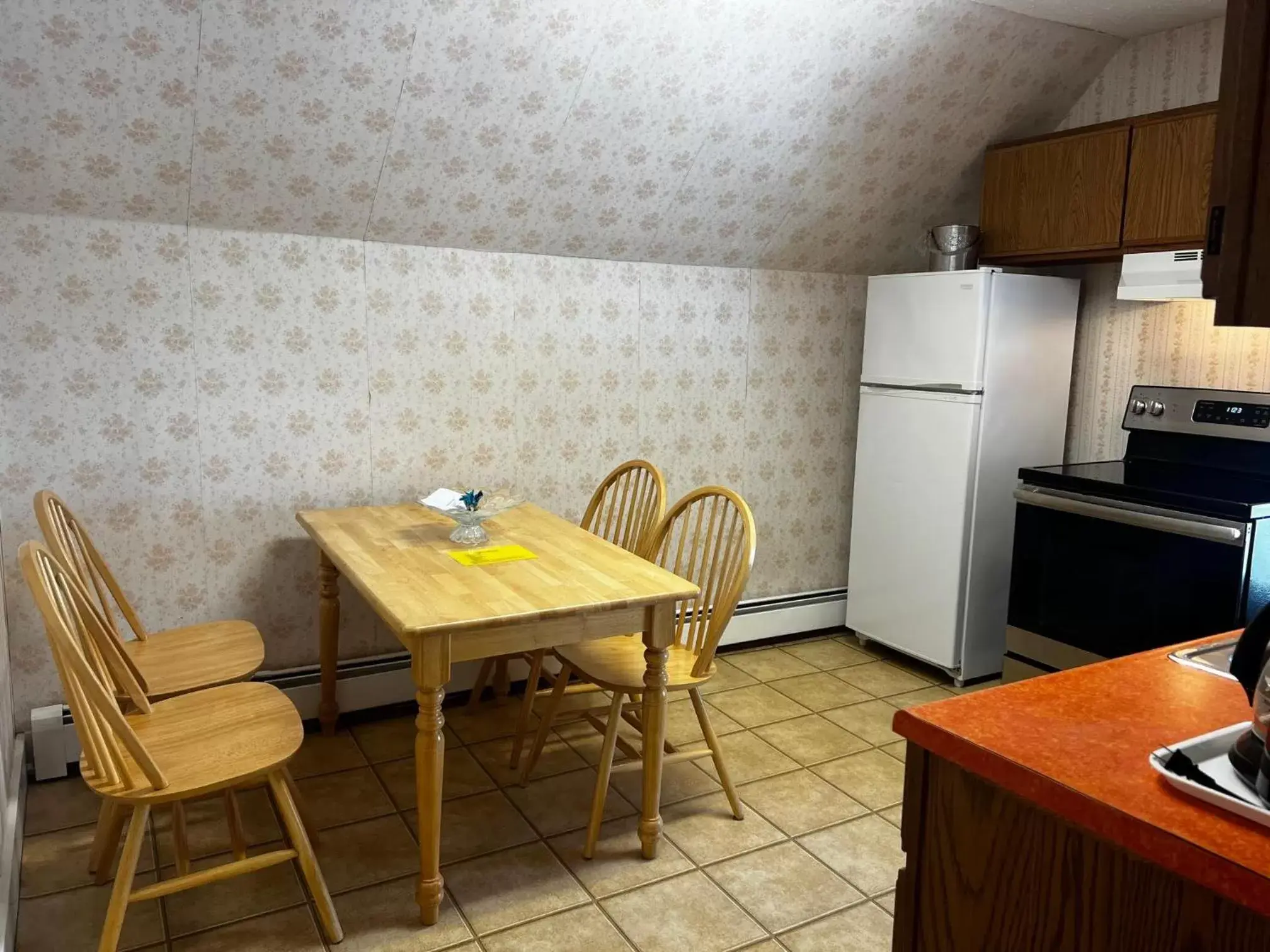 Dining Area in Claddagh Motel & Suites