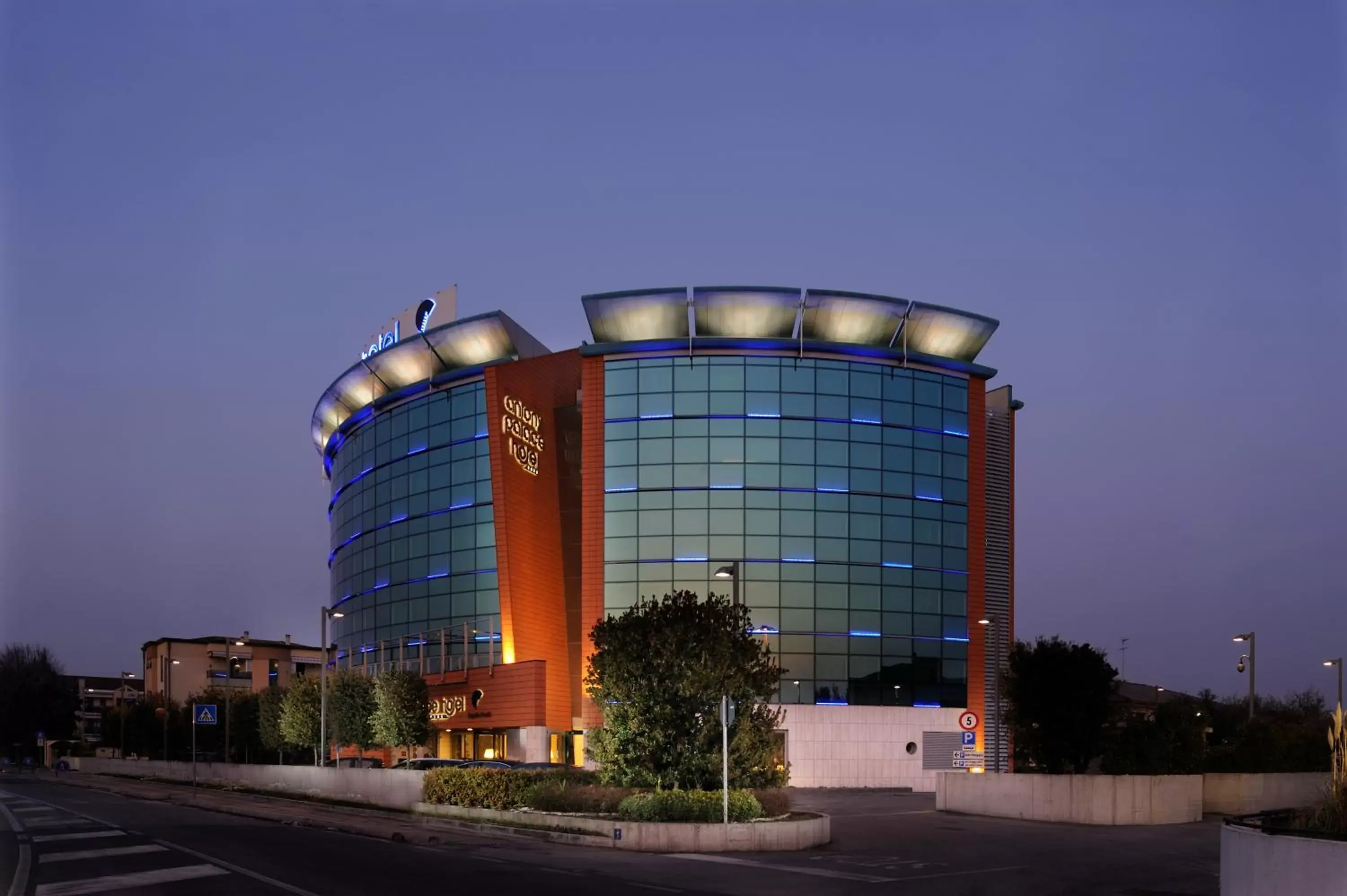 Facade/entrance in Antony Palace Hotel - Venice Airport Facade/entrance in Antony Palace Hotel - Venice Airport