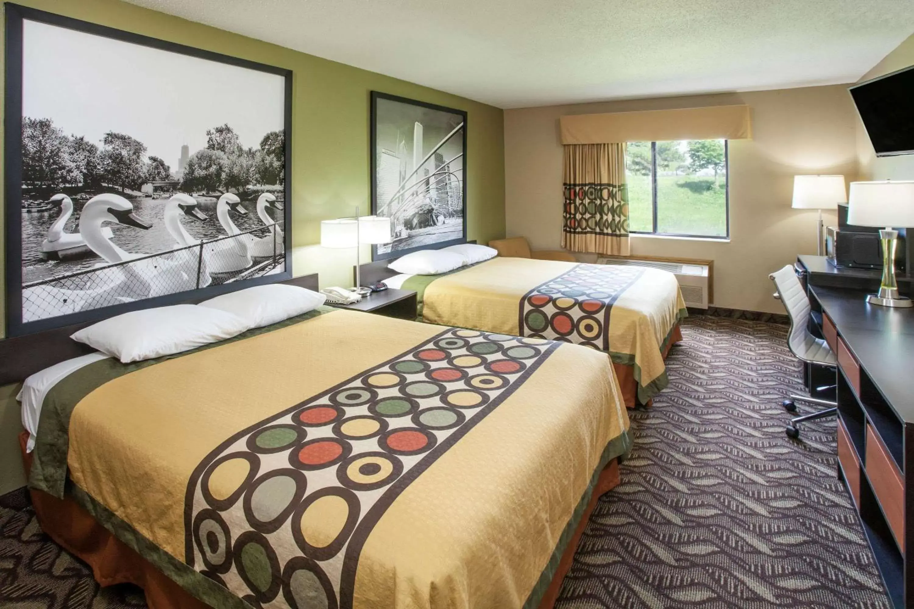 Photo of the whole room, Bed in Super 8 by Wyndham Dwight
