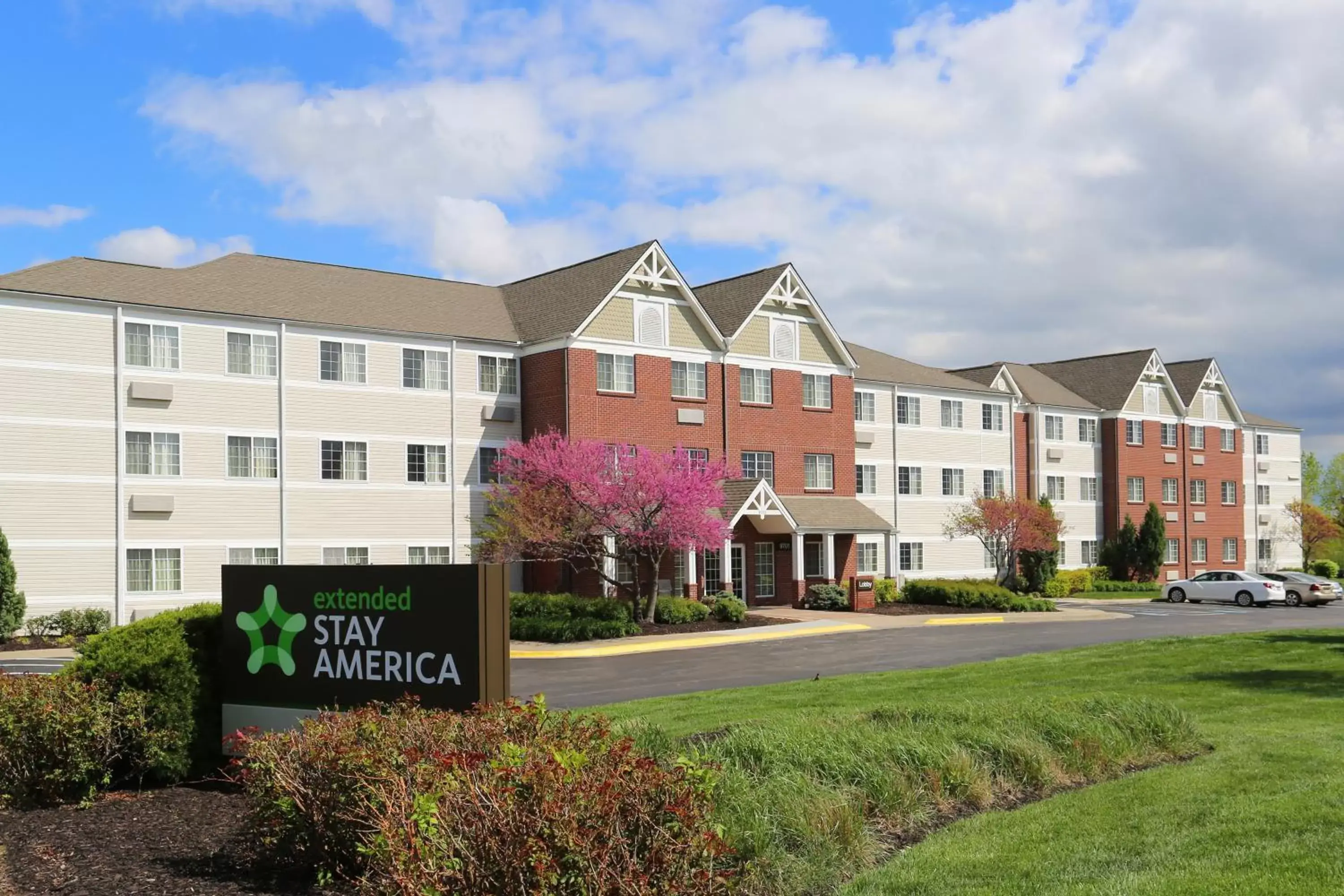 Facade/entrance in Extended Stay America Suites - Kansas City - Airport - Tiffany Springs