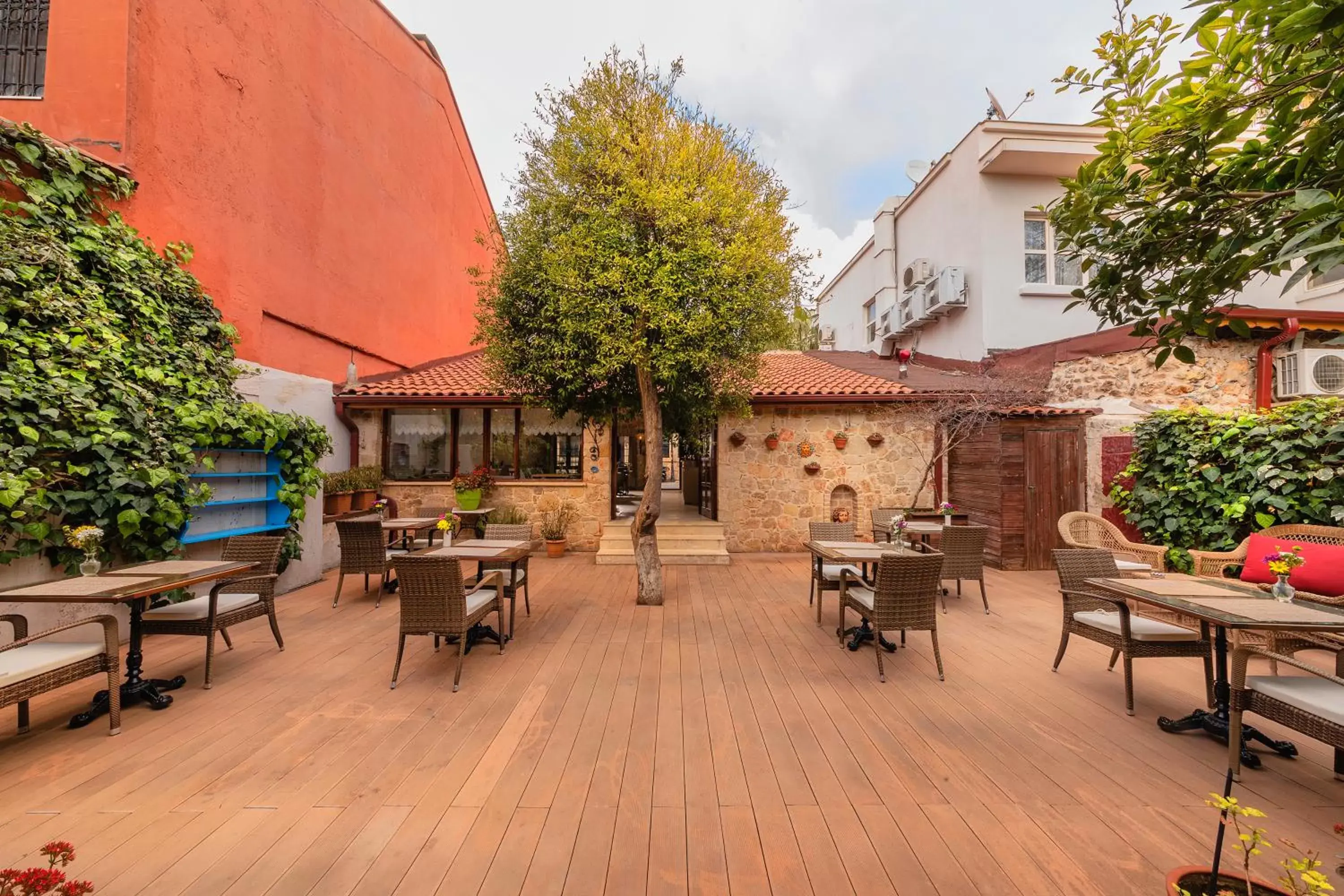 Patio, Restaurant/Places to Eat in Zemira Garden Hotel