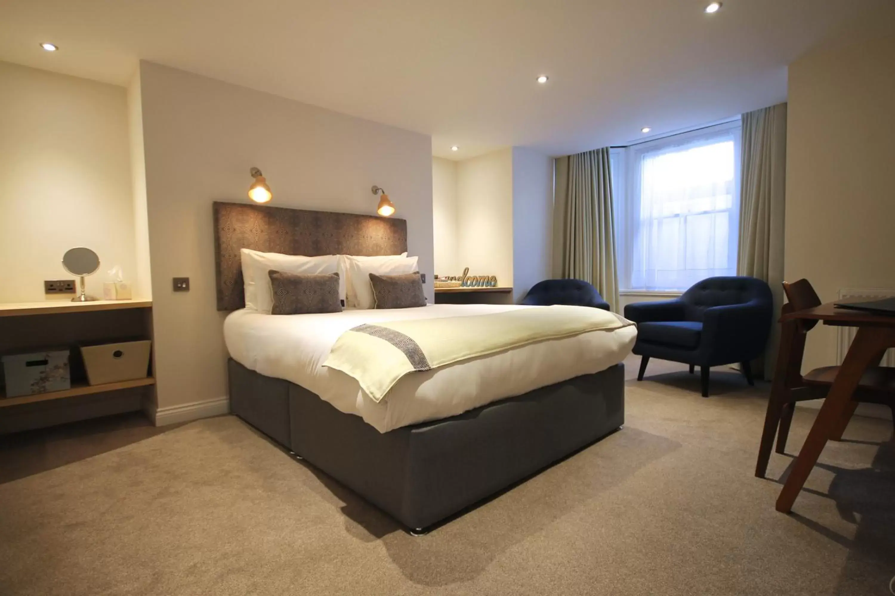 Photo of the whole room, Bed in Andover House Hotel & Restaurant - Adults only