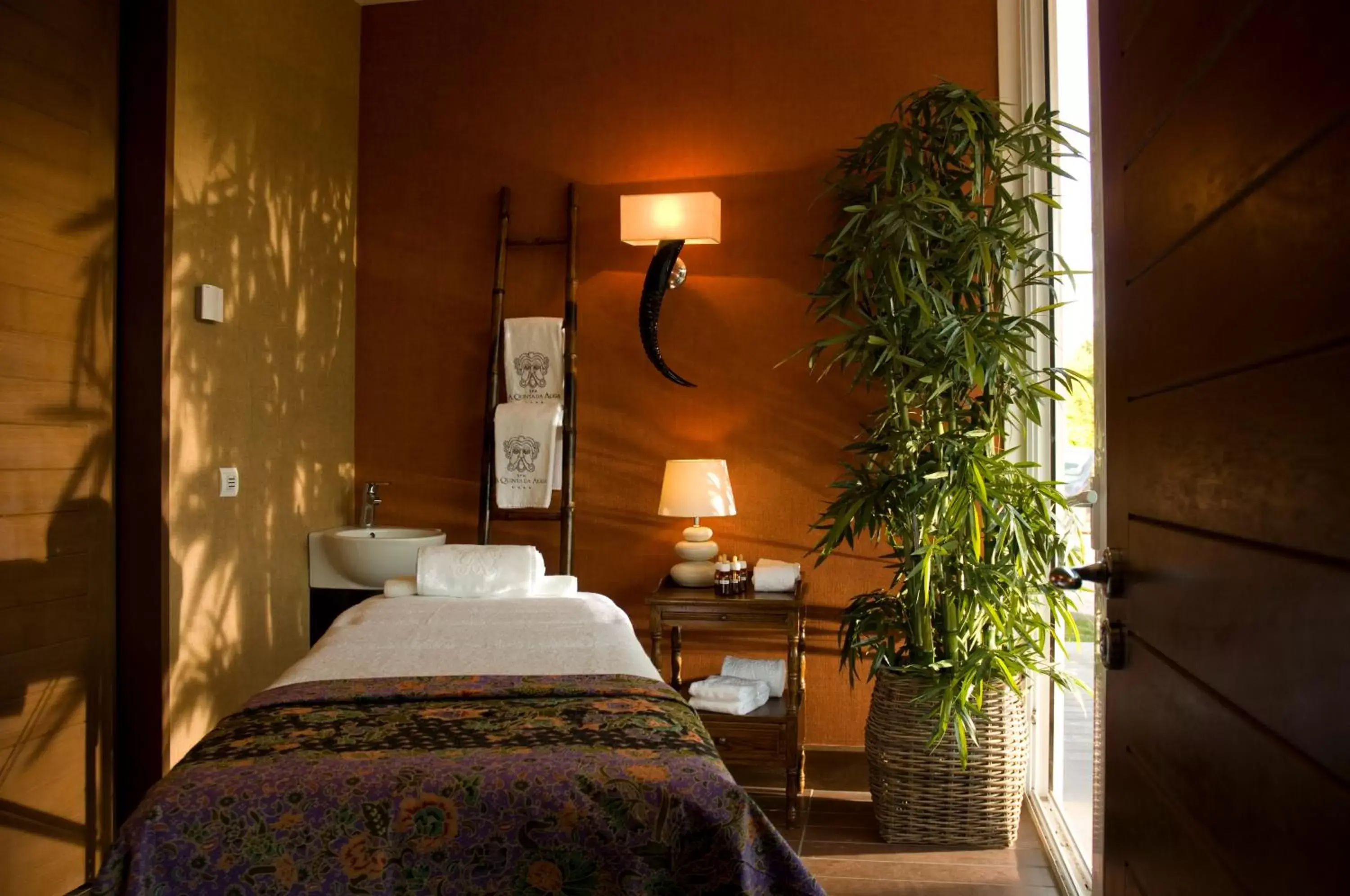 Massage, Bed in A Quinta Da Auga Hotel Spa Relais & Chateaux Massage, Bed in A Quinta Da Auga Hotel Spa Relais & Chateaux