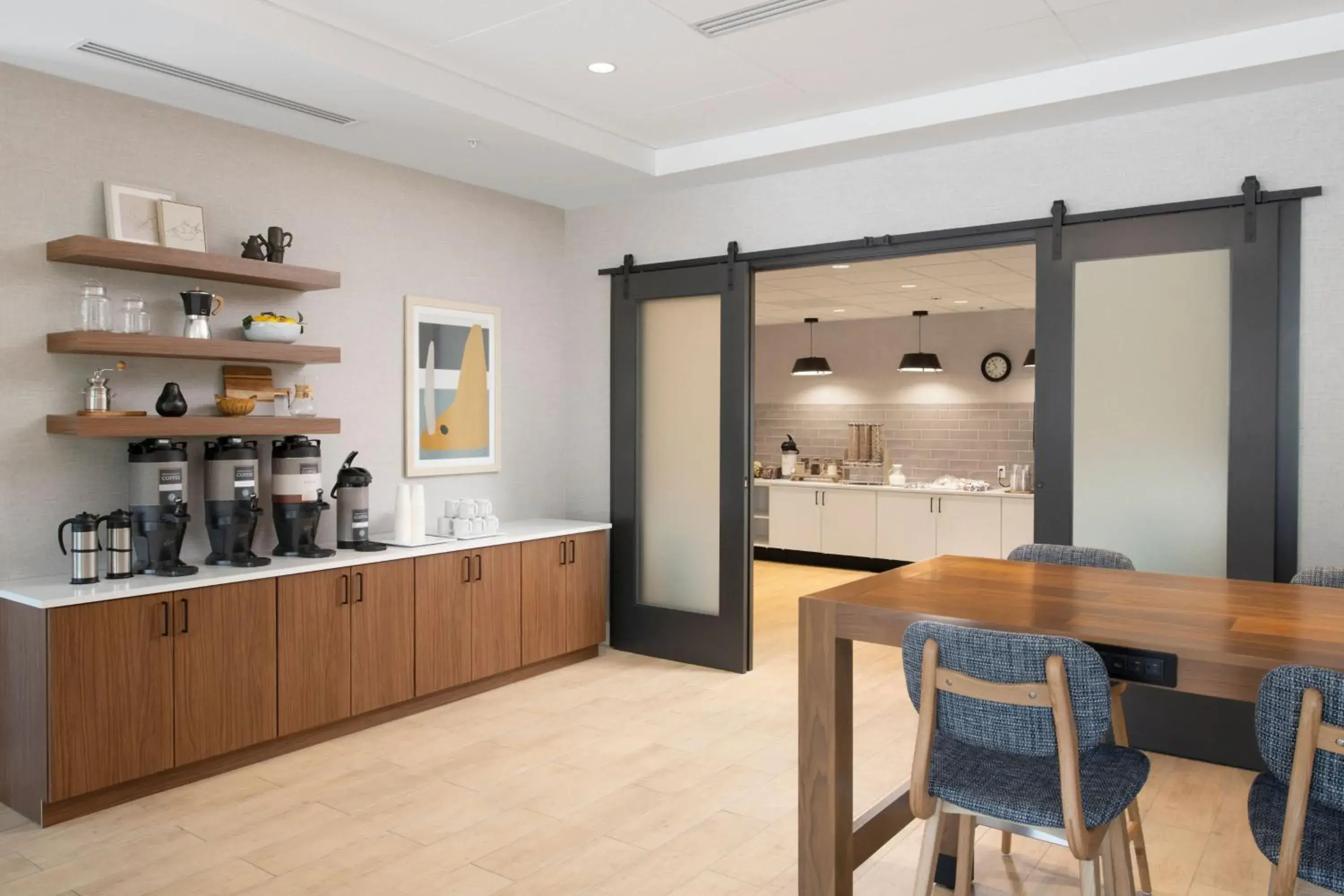 Breakfast, Kitchen/Kitchenette in Residence Inn by Marriott St Louis Clayton