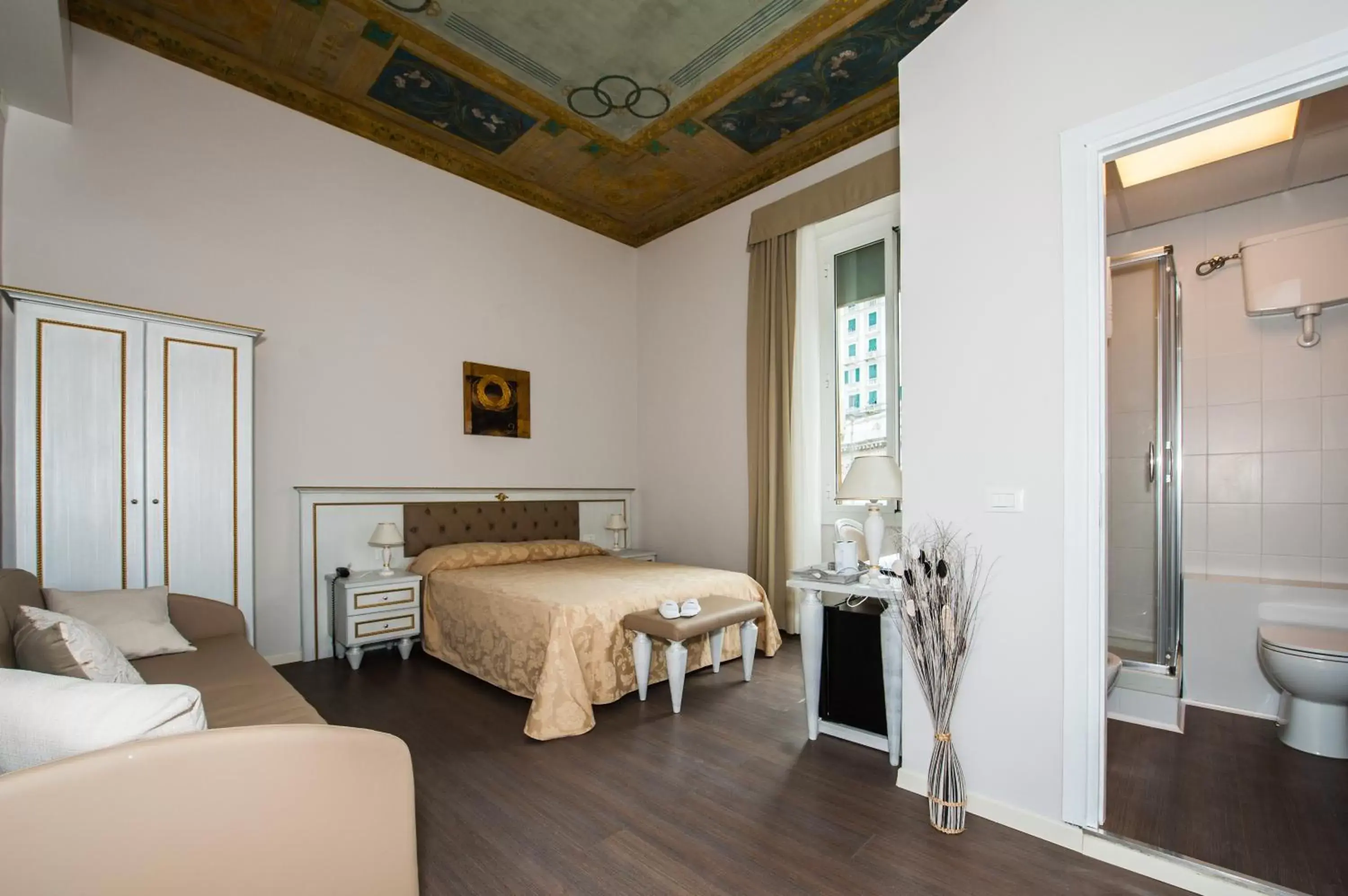 Photo of the whole room, Room Photo in Hotel Genova Liberty