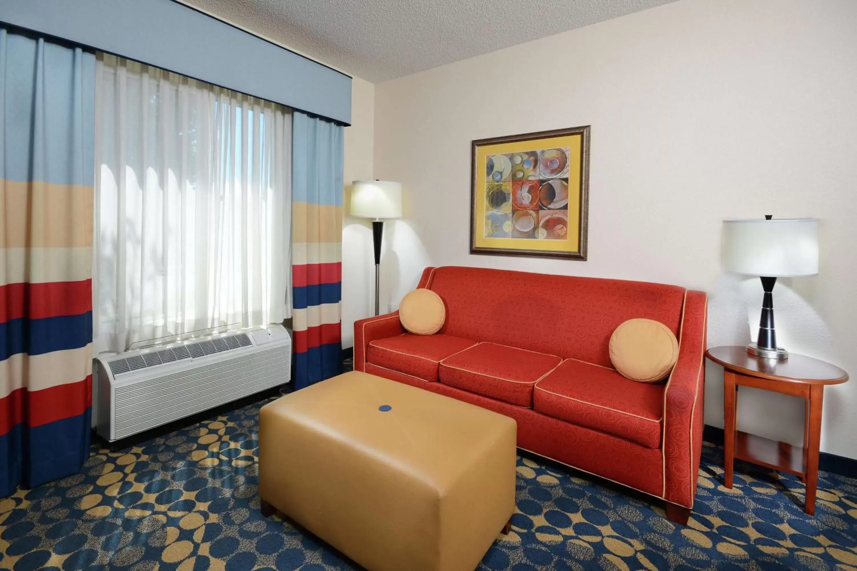 Living room, Seating Area in Hampton Inn & Suites Huntersville