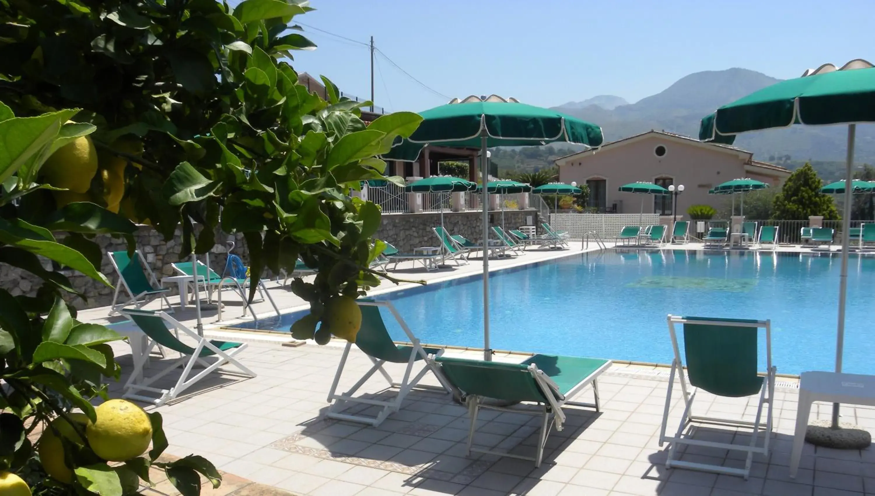 Swimming Pool in Hotel Ristorante Borgo La Tana