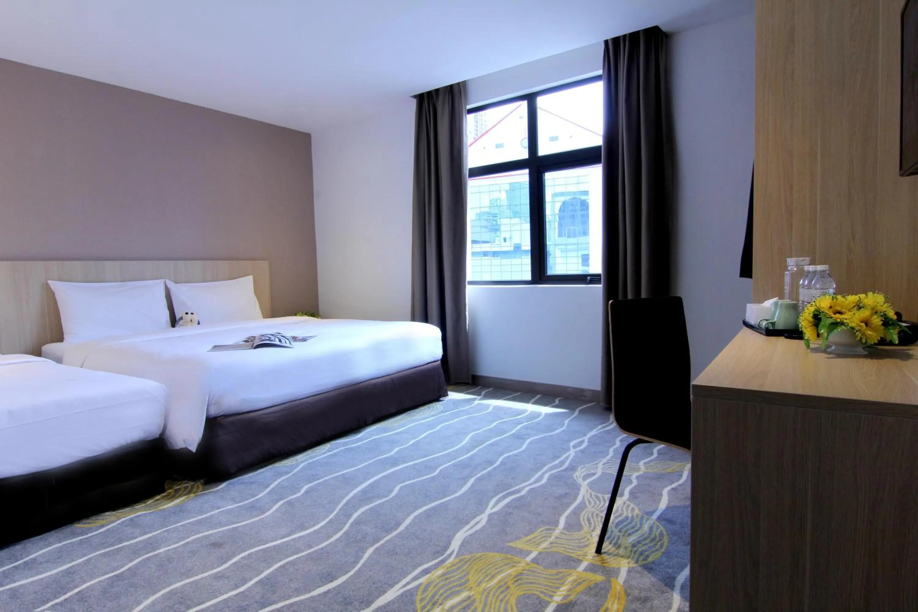 Photo of the whole room, Bed in Pacific Express Hotel Chinatown