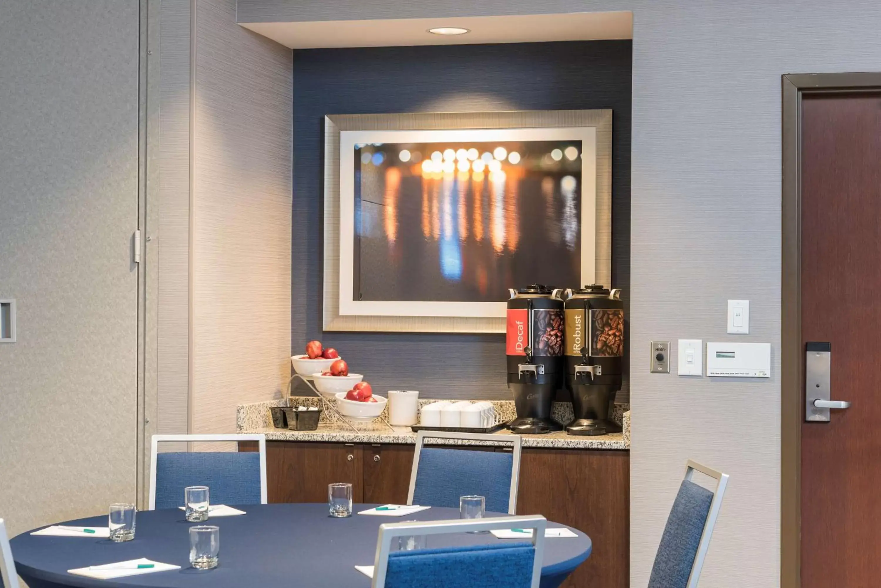 Meeting/conference room, Restaurant/Places to Eat in Homewood Suites by Hilton Grand Rapids Downtown