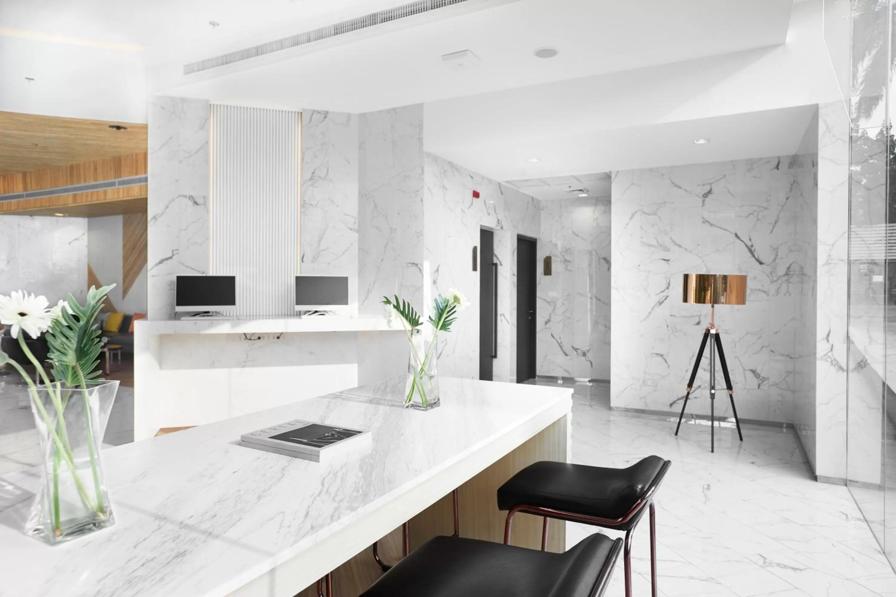 Lobby or reception in The Quarter Ari by UHG