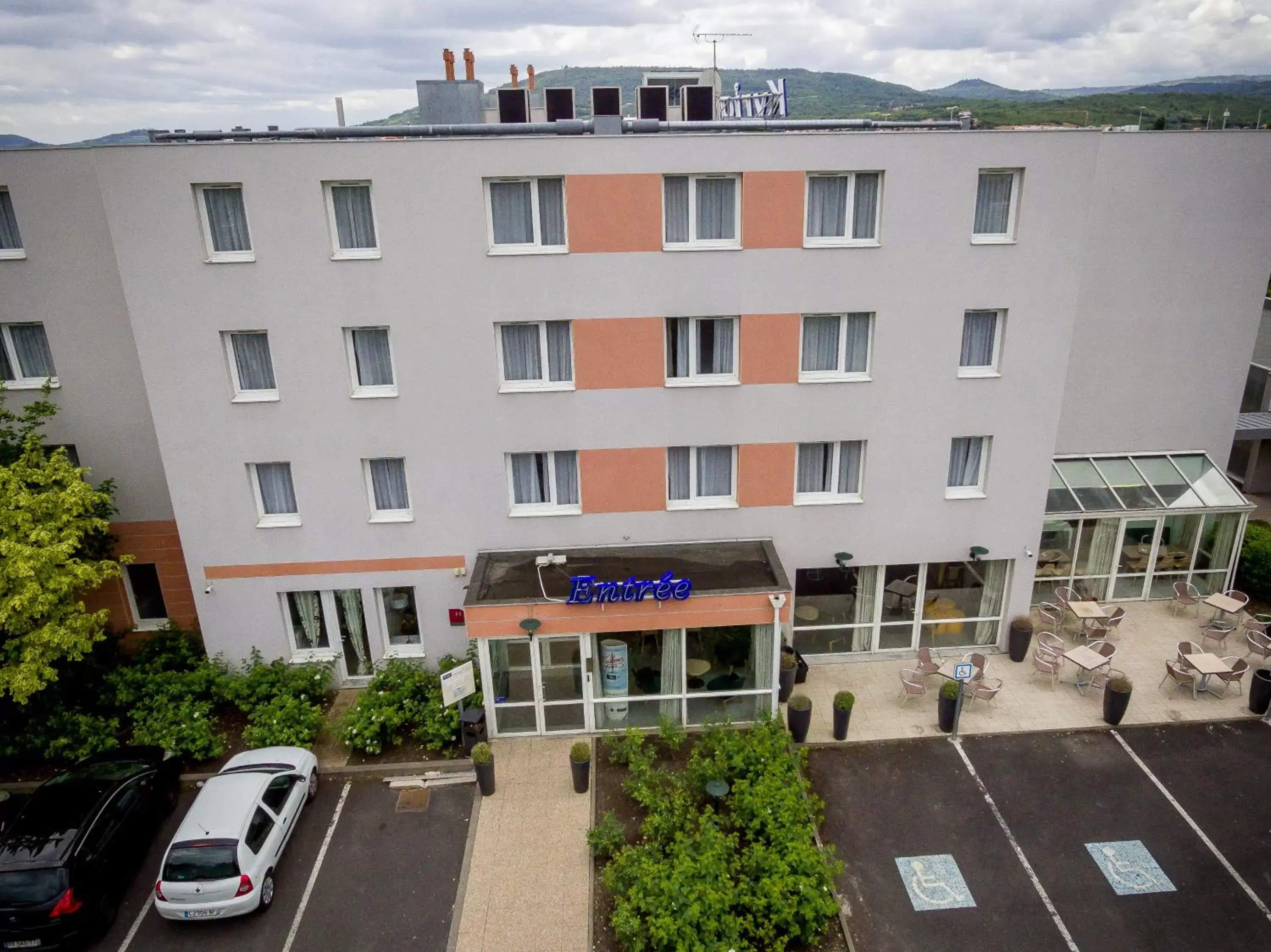 Facade/entrance, Property Building in Kyriad Clermont-Ferrand-Sud - La Pardieu