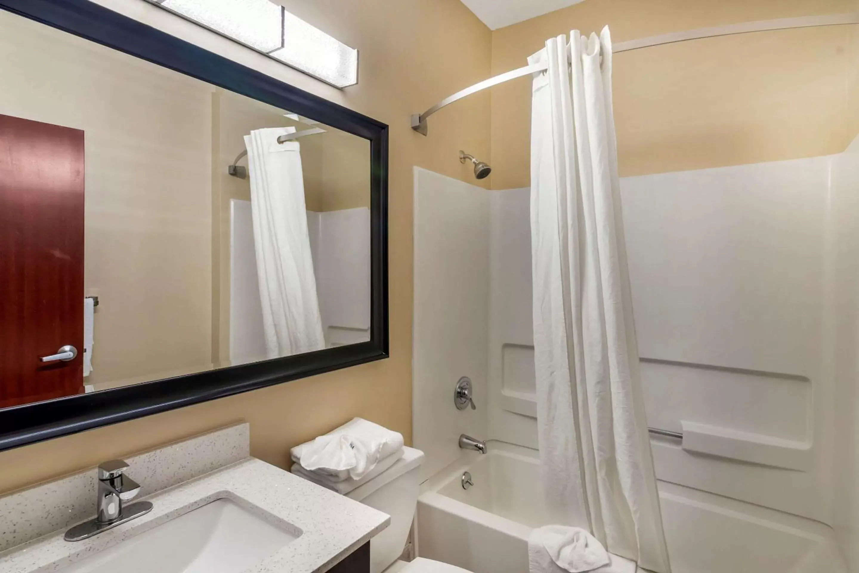 Bathroom in Quality Inn Overland Park Kansas City
