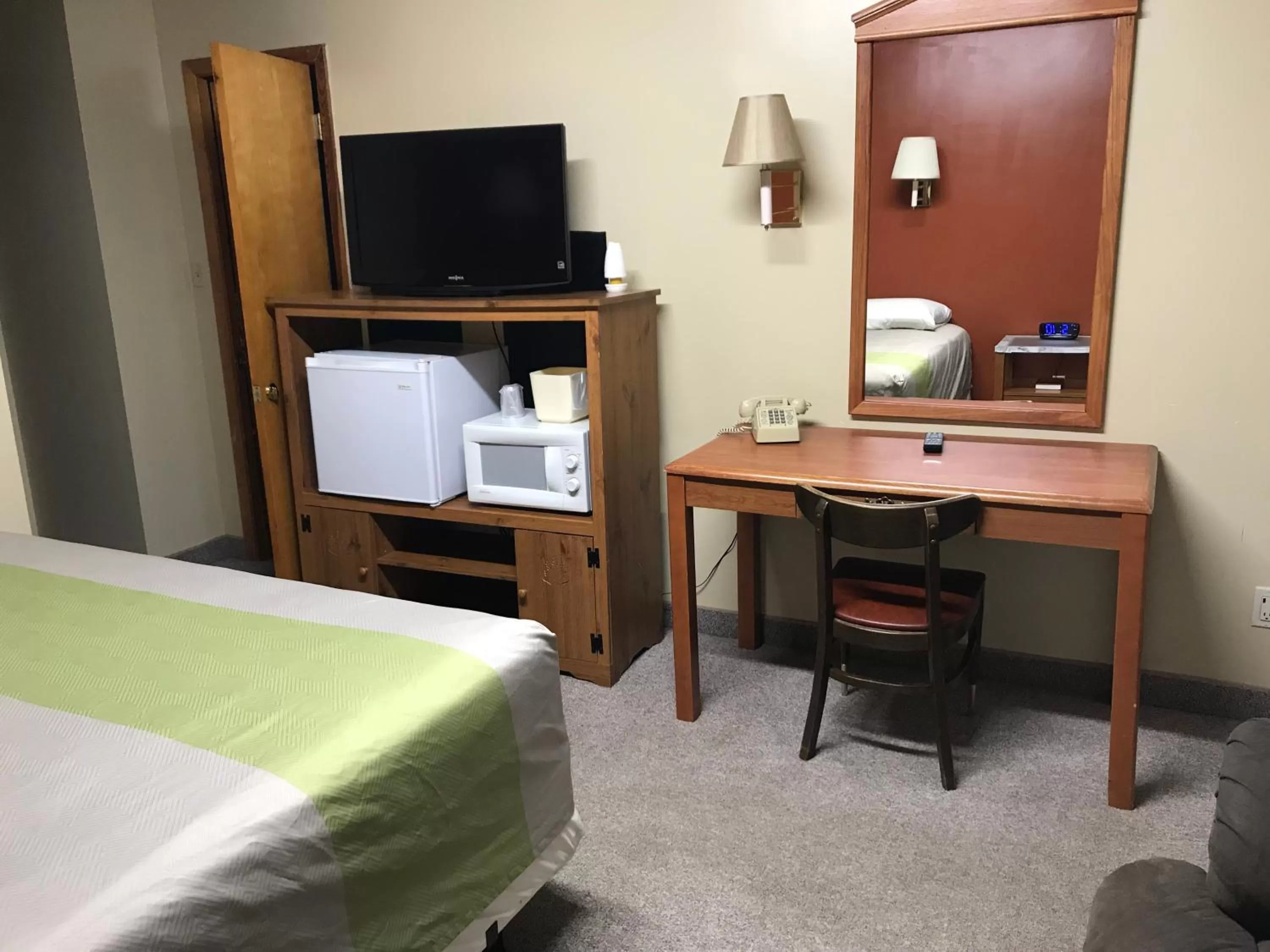 Bedroom in Motel Grand