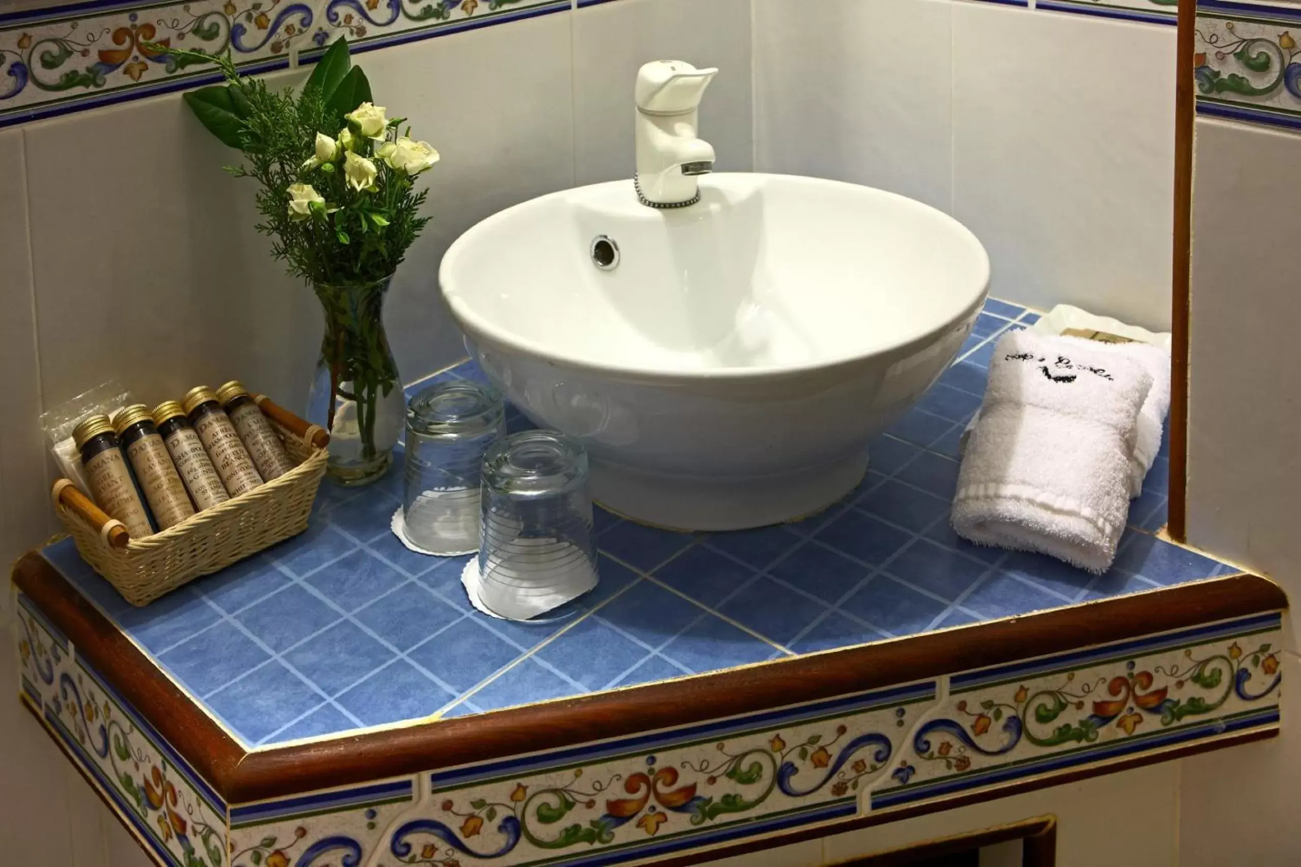 Toilet, Bathroom in Eco Hotel con encanto Masía la Mota B&B