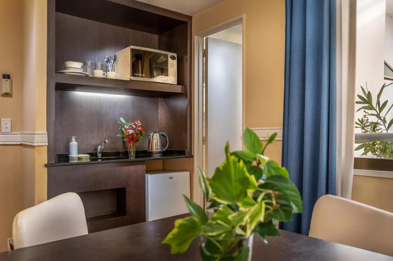 Kitchen/Kitchenette in Up Viamonte Hotel