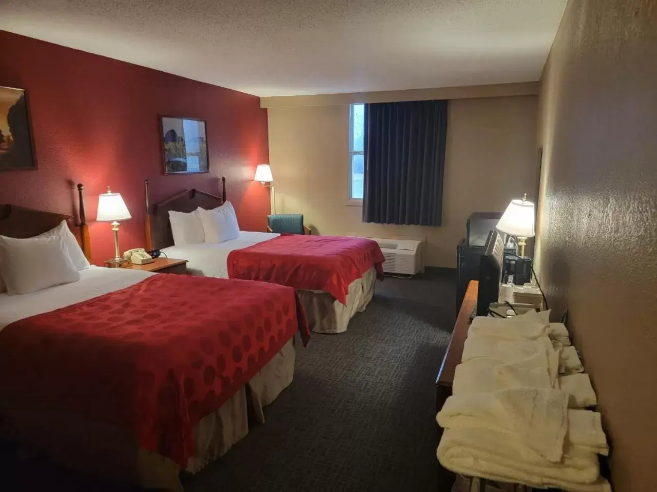 Double Room with Two Double Beds and Roll-In Shower - Mobility Access/Non-Smoking in Ramada by Wyndham Angola/Fremont Area Double Room with Two Double Beds and Roll-In Shower - Mobility Access/Non-Smoking in Ramada by Wyndham Angola/Fremont Area