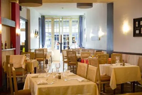 Restaurant/Places to Eat in Hotel Les Trois Lys