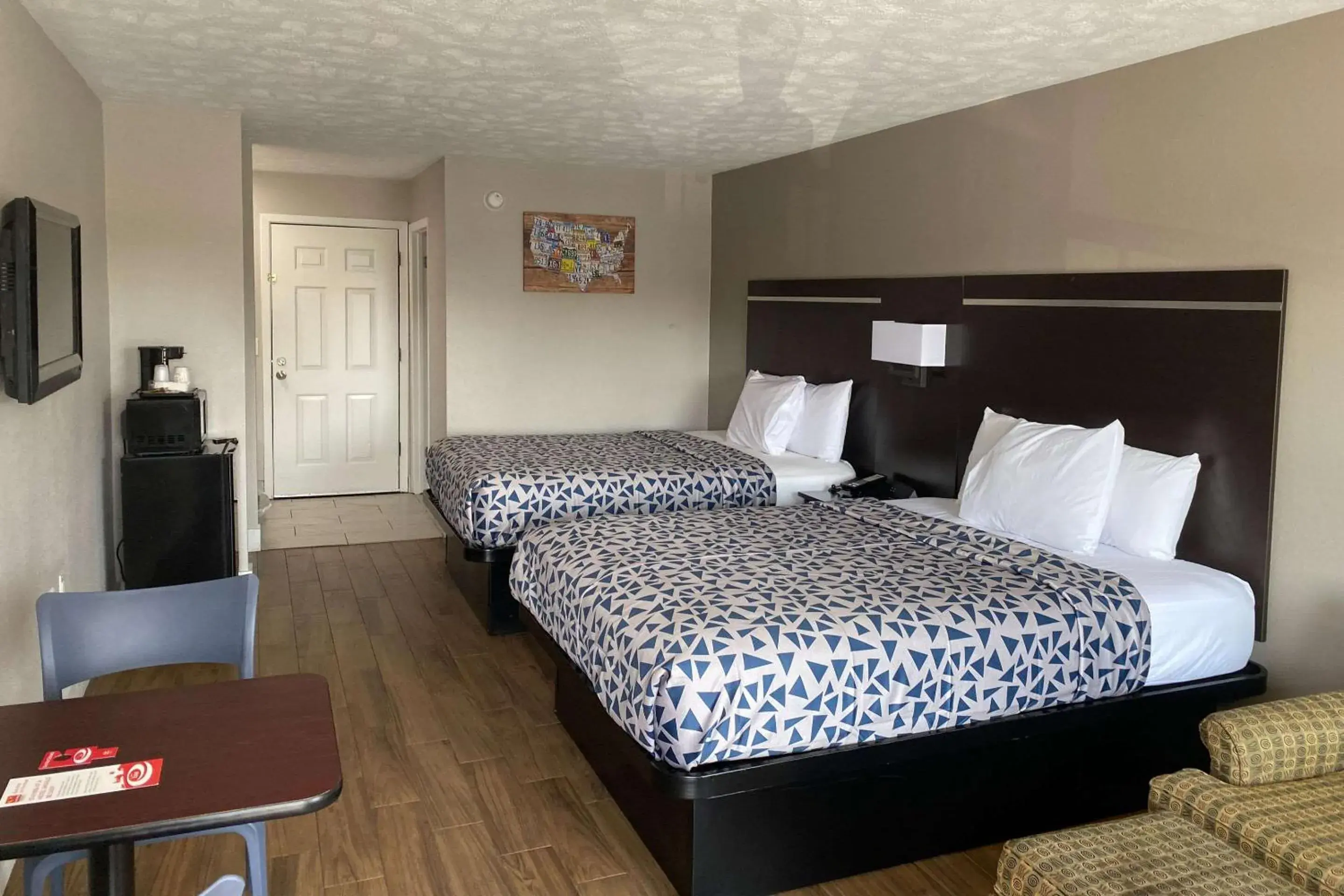 Bed in Econo Lodge Sevierville-Pigeon Forge on the River