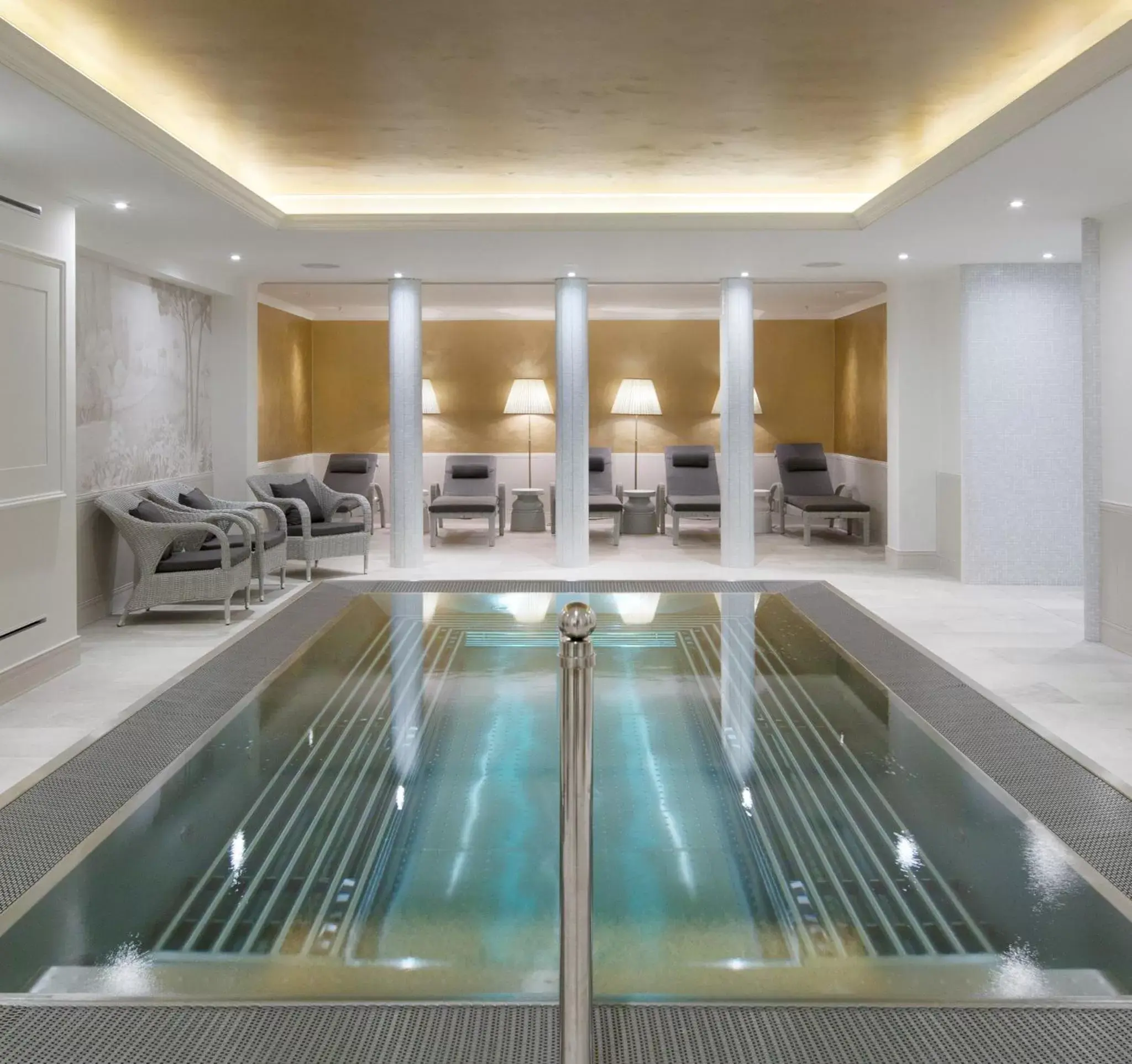 Hot Tub, Swimming Pool in Clarion Grandhotel Zlaty Lev