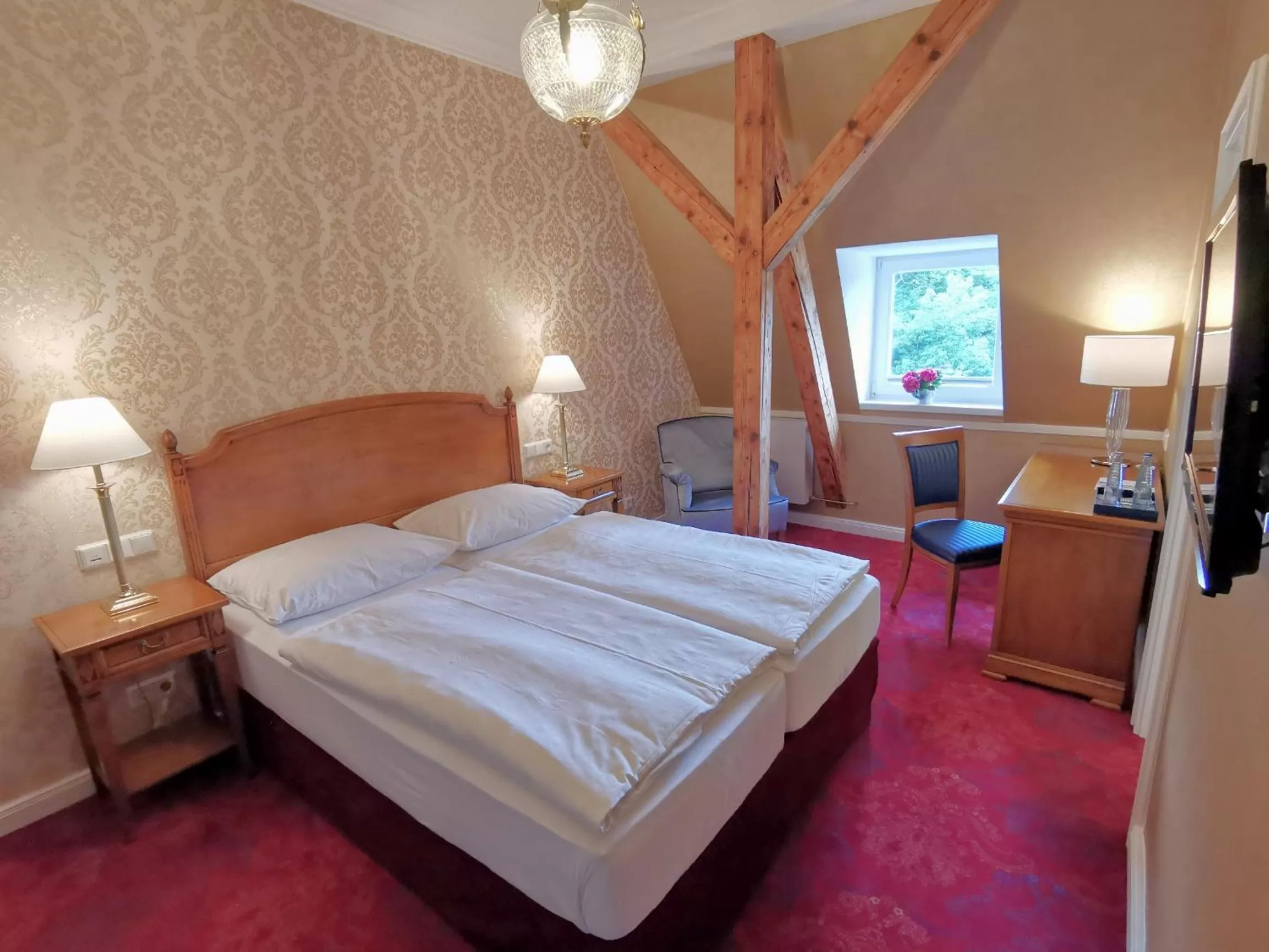 Photo of the whole room, Bed in Hotel Erbprinzenpalais