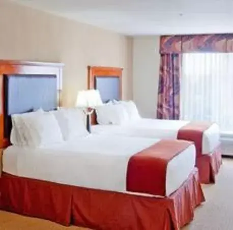 Bed in Holiday Inn Express & Suites Albany Airport Area - Latham, an IHG Hotel