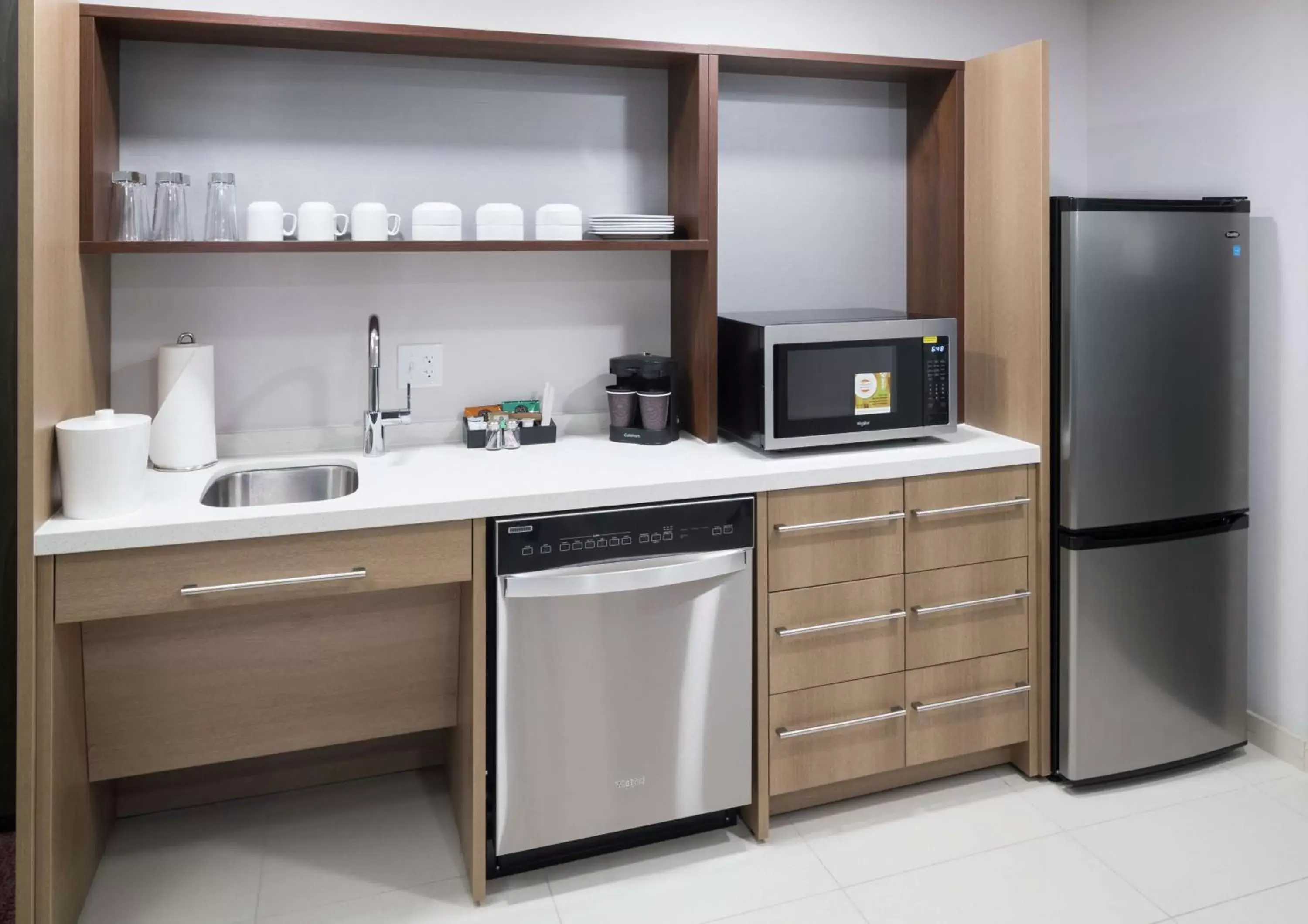 Kitchen or kitchenette, Kitchen/Kitchenette in Home2 Suites By Hilton Orlando Airport