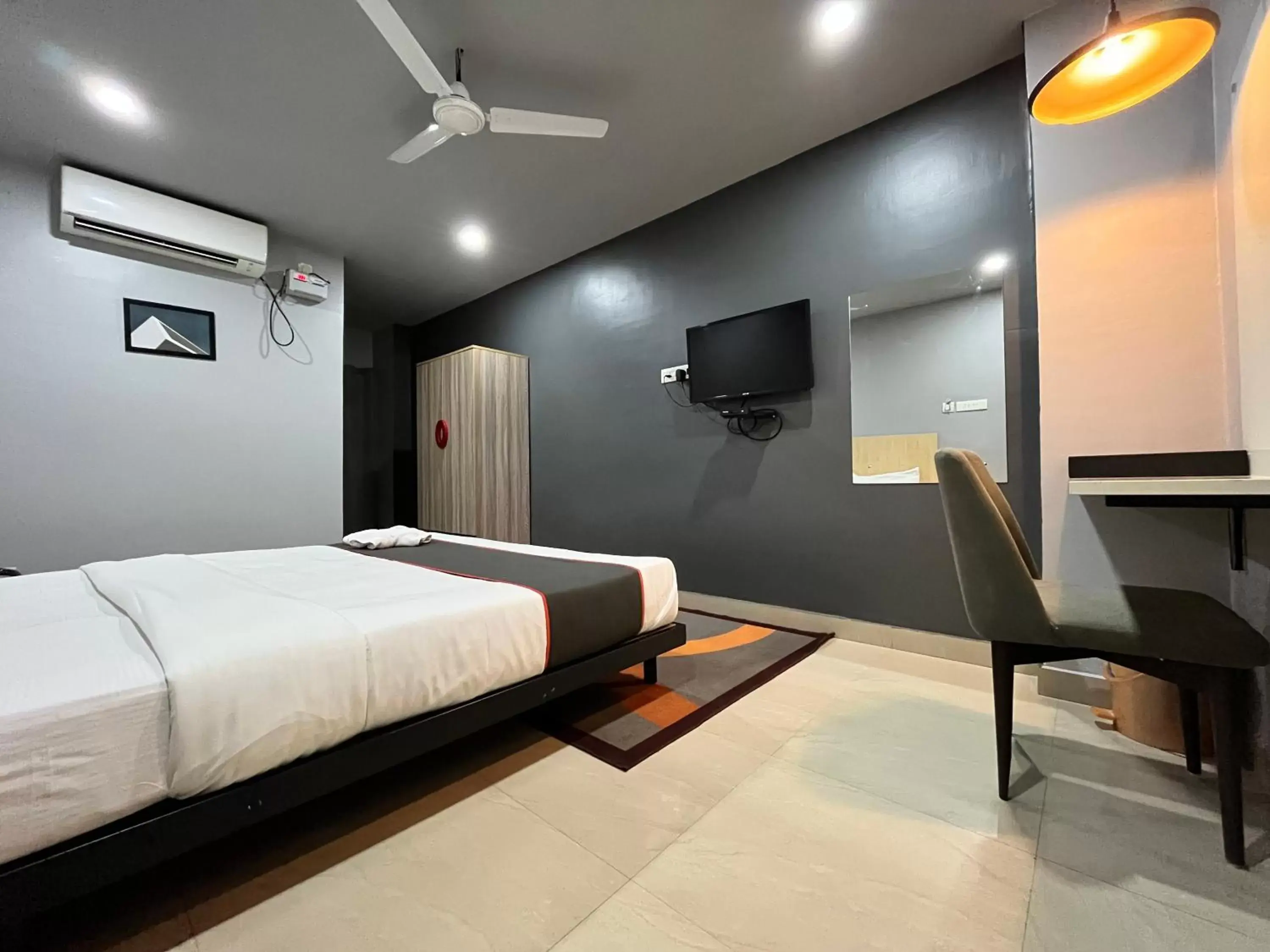 Communal lounge/ TV room, Bed in RJB Grand Communal lounge/ TV room, Bed in RJB Grand