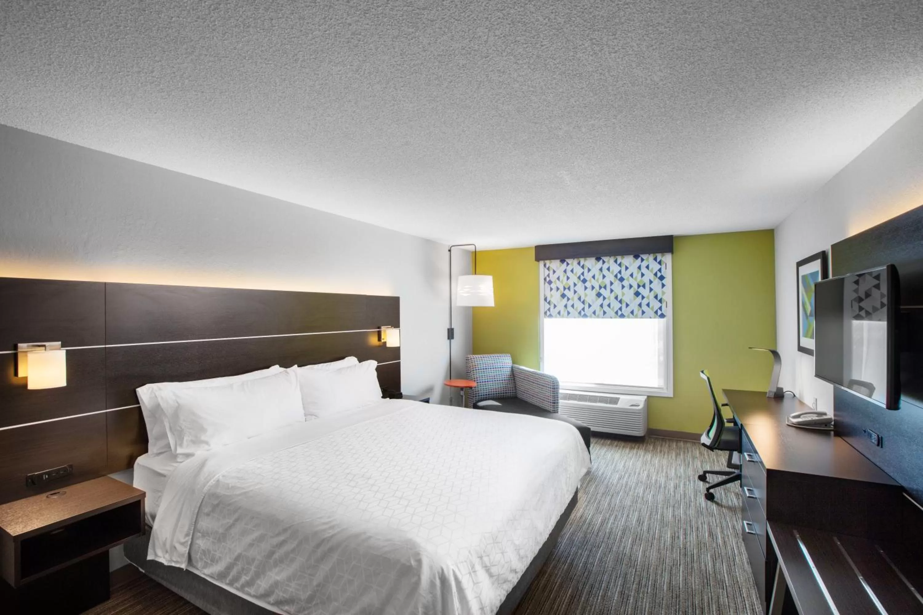 Photo of the whole room, Bed in Holiday Inn Express Hotel & Suites Altoona-Des Moines by IHG