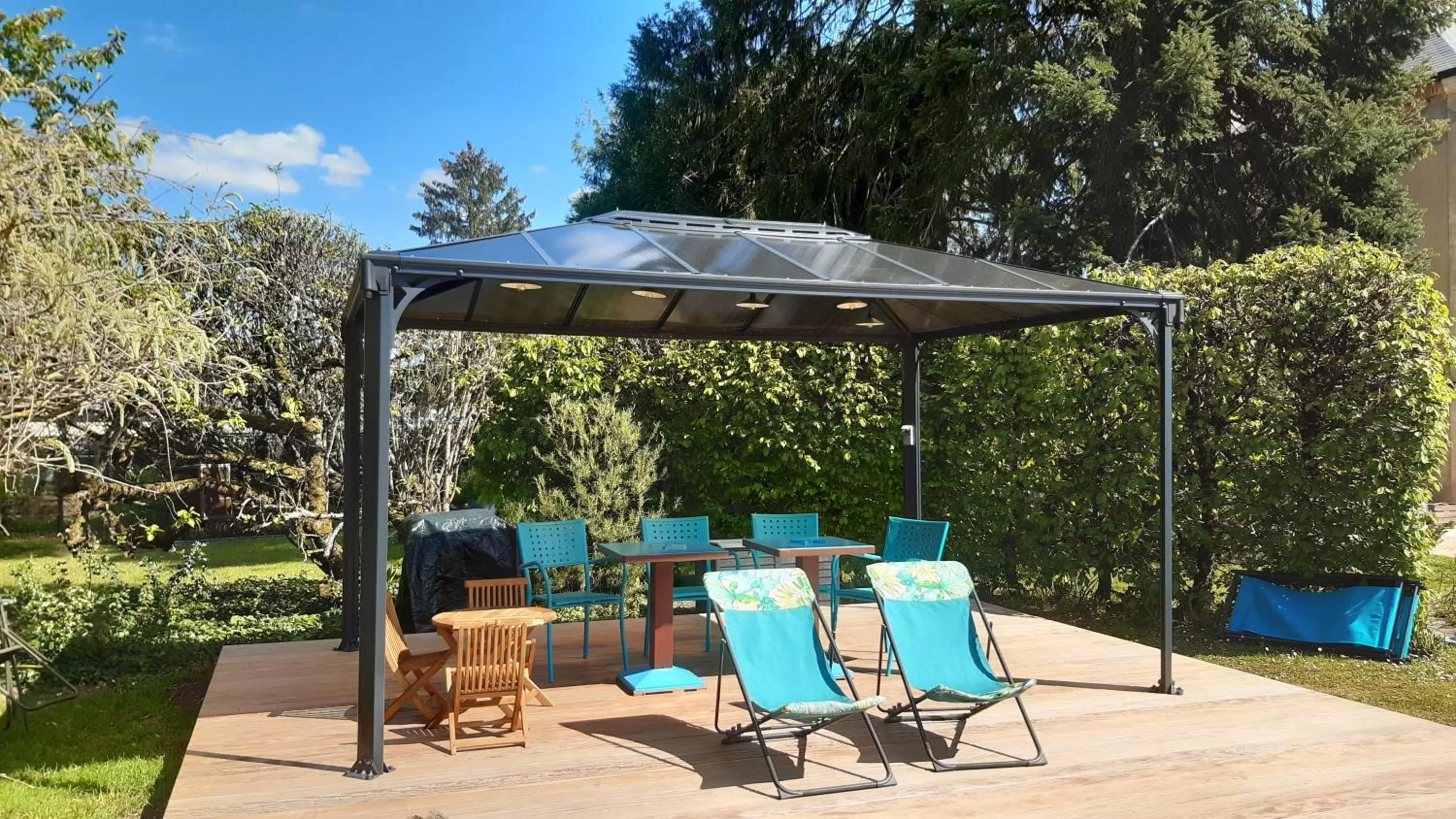 Swimming pool in le buisson de la gariole ,chambre rhétaise