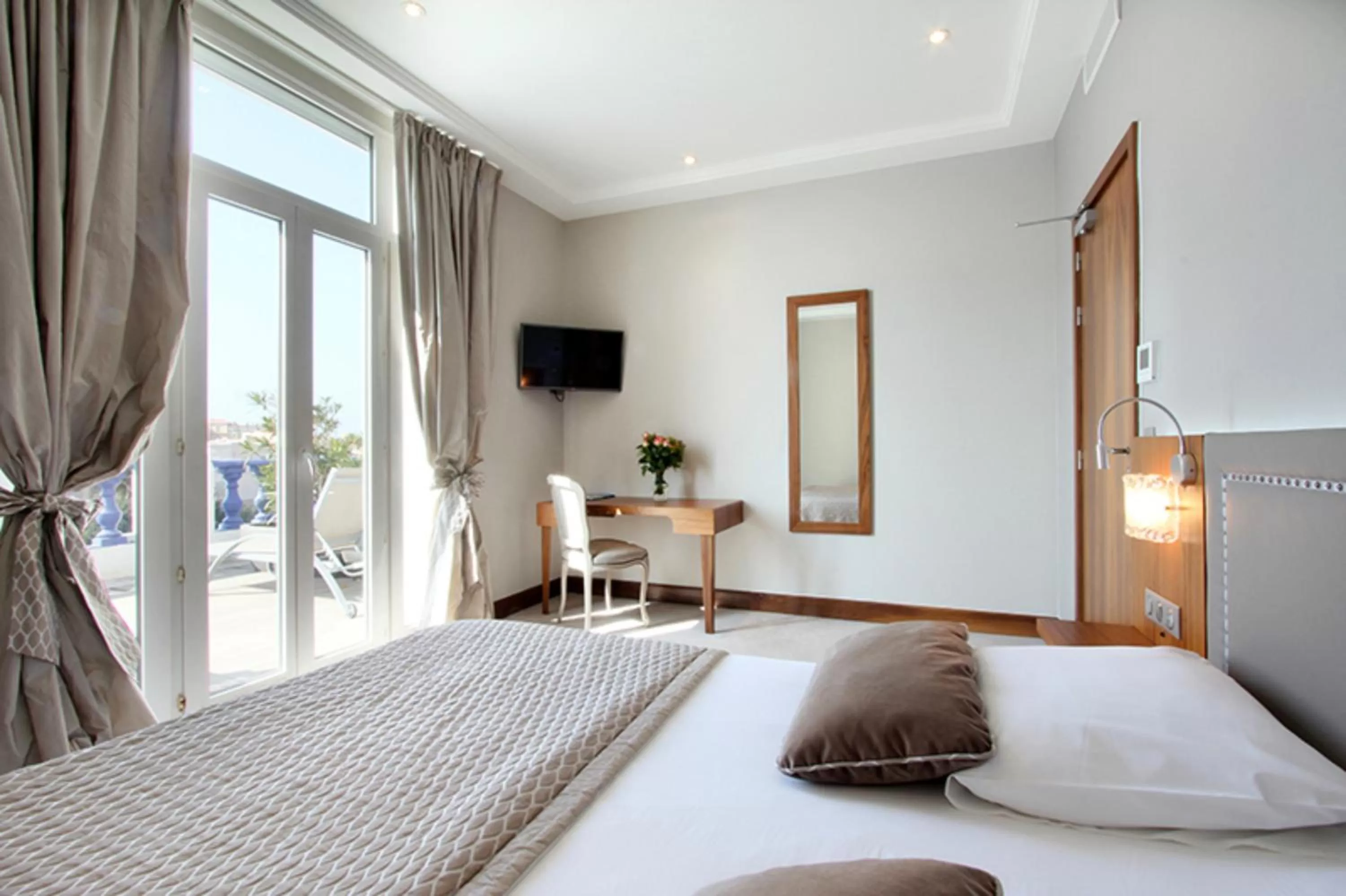 Bedroom, Bed in Le Rhul