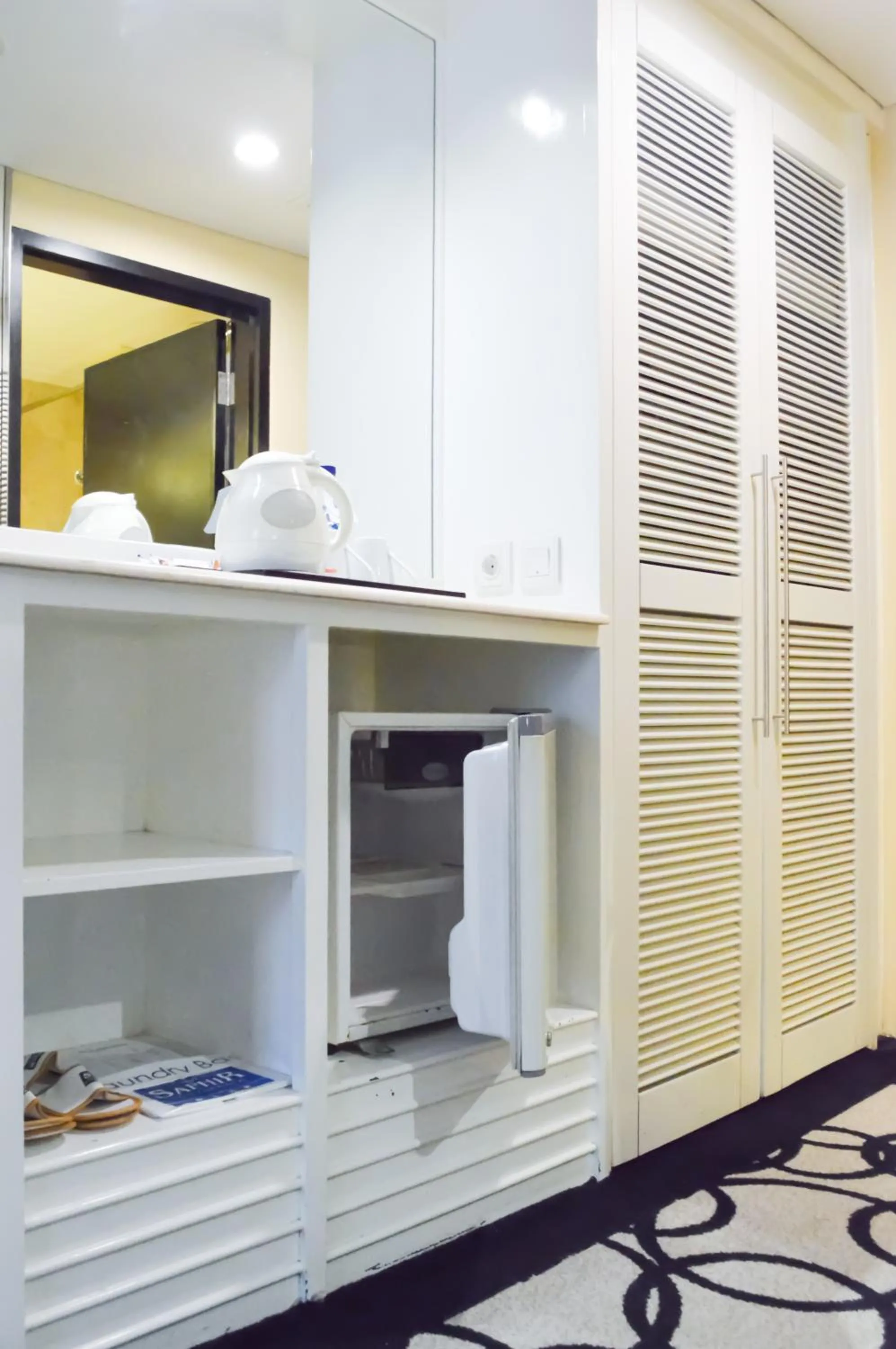 Coffee/tea facilities in Hotel New Saphir Yogyakarta