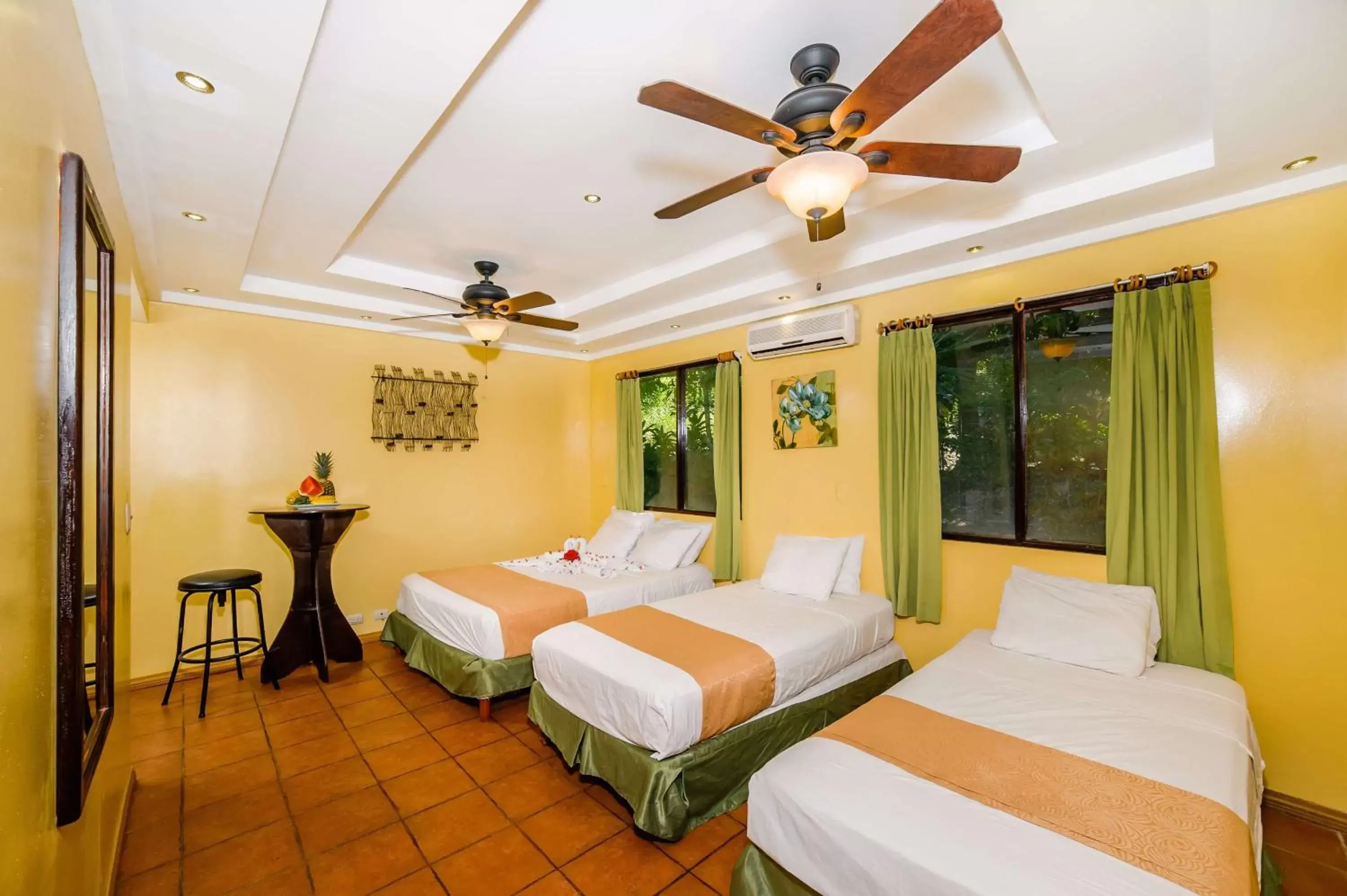 Photo of the whole room, Bed in Best Western Tamarindo Vista Villas