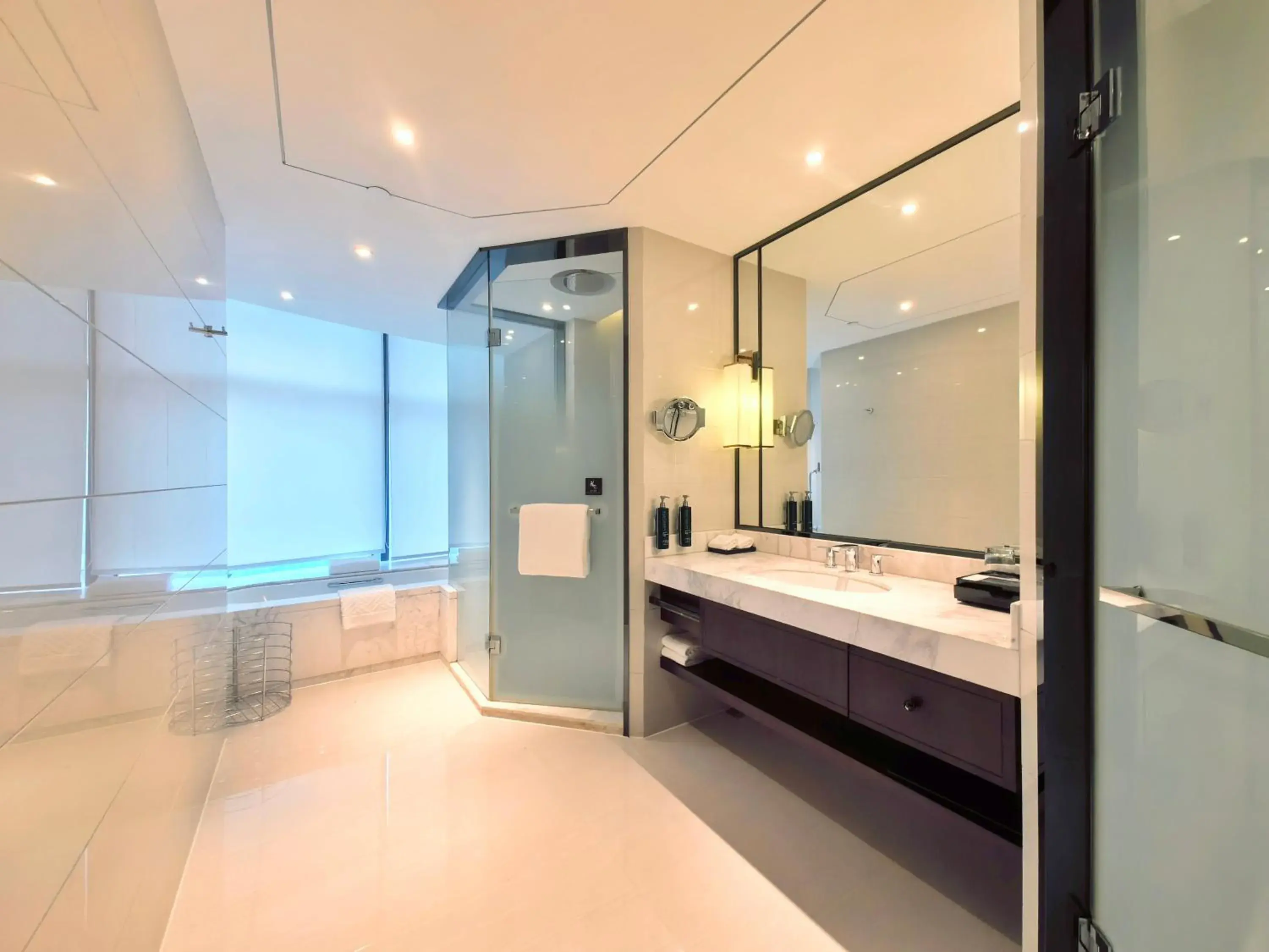 Bathroom in DoubleTree By Hilton Ningbo Beilun