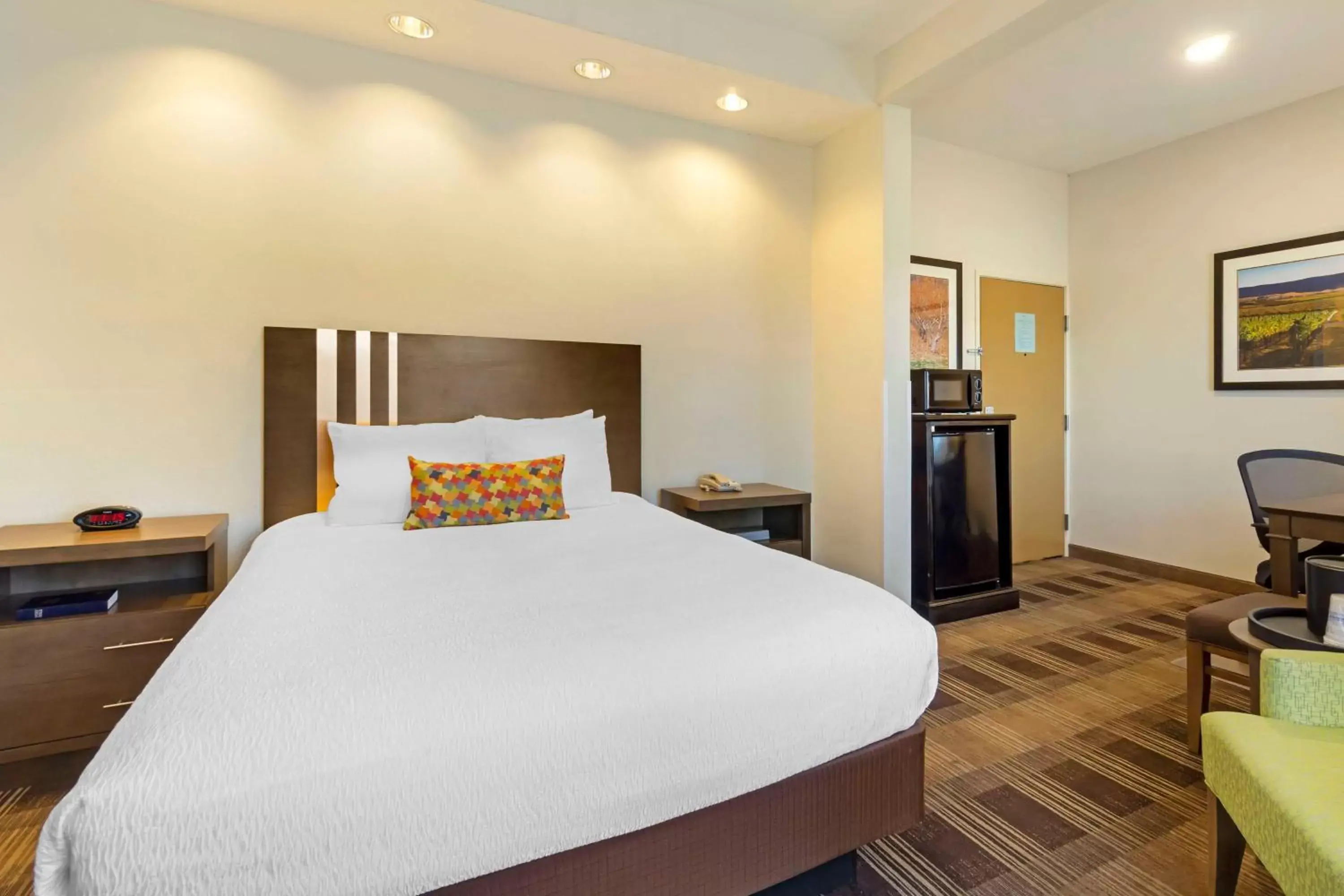 Bedroom, Bed in Best Western Plus The Inn at Horse Heaven Bedroom, Bed in Best Western Plus The Inn at Horse Heaven