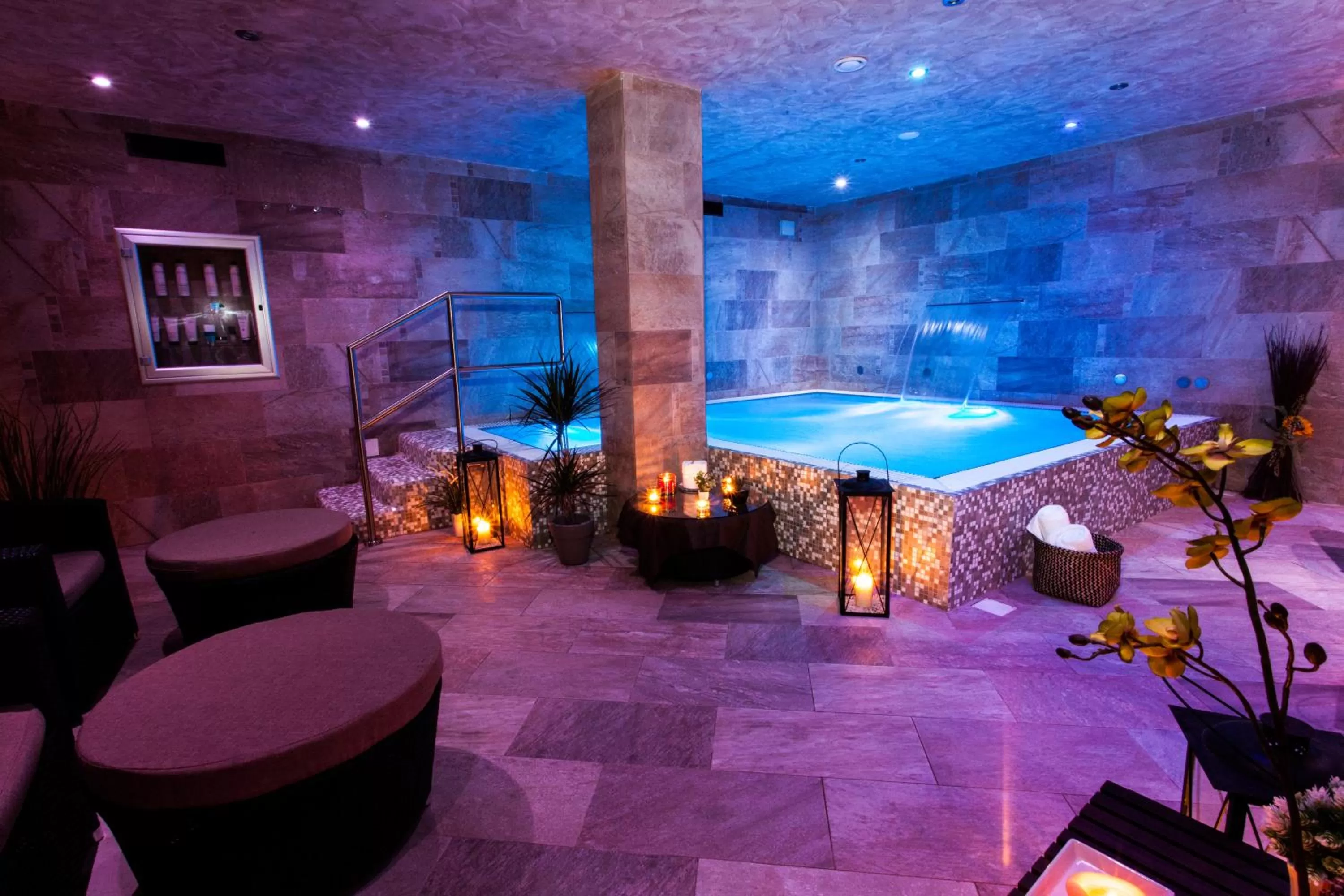 Hot Tub in Hotel Costazzurra Museum & Spa