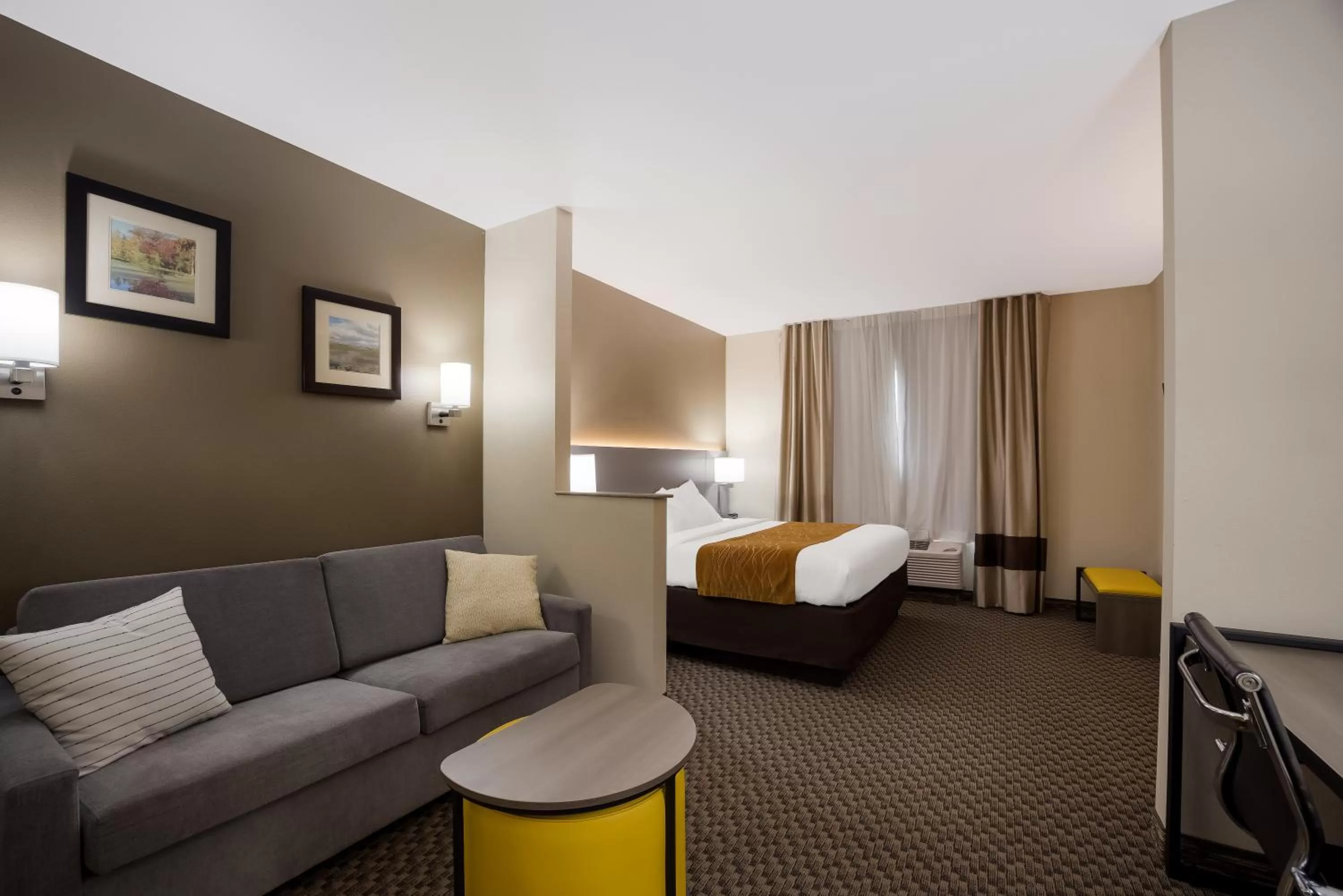 Photo of the whole room, Bed in Comfort Inn & Suites Midway - Tallahassee West