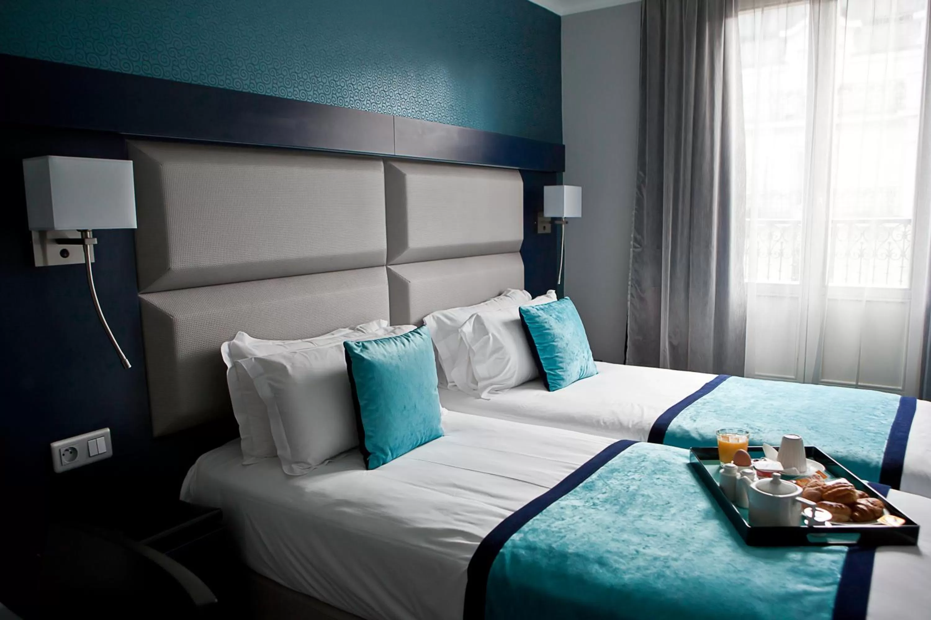 Photo of the whole room, Bed in Prince Albert Montmartre