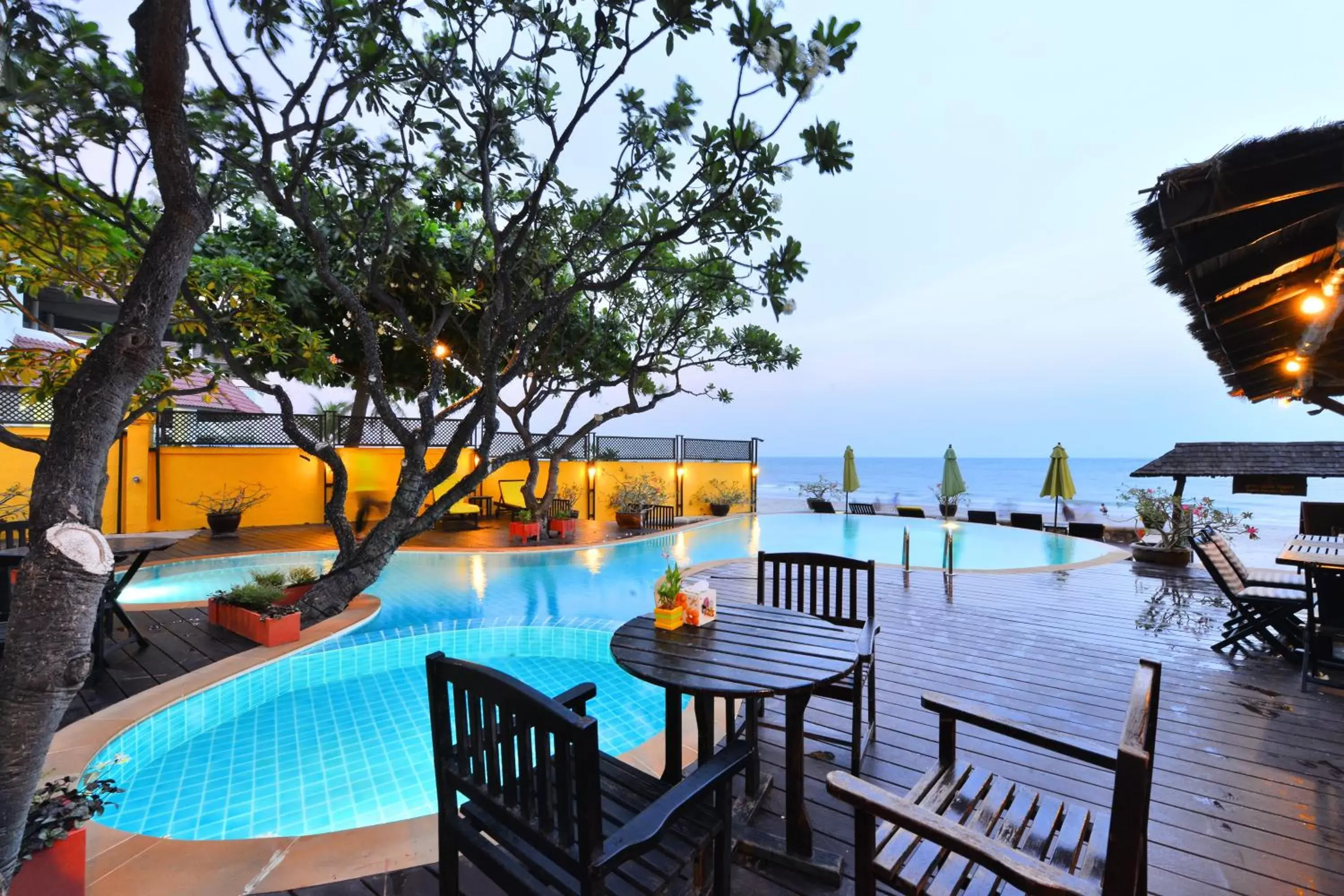 Restaurant/places to eat, Swimming Pool in Supatra Hua Hin Resort