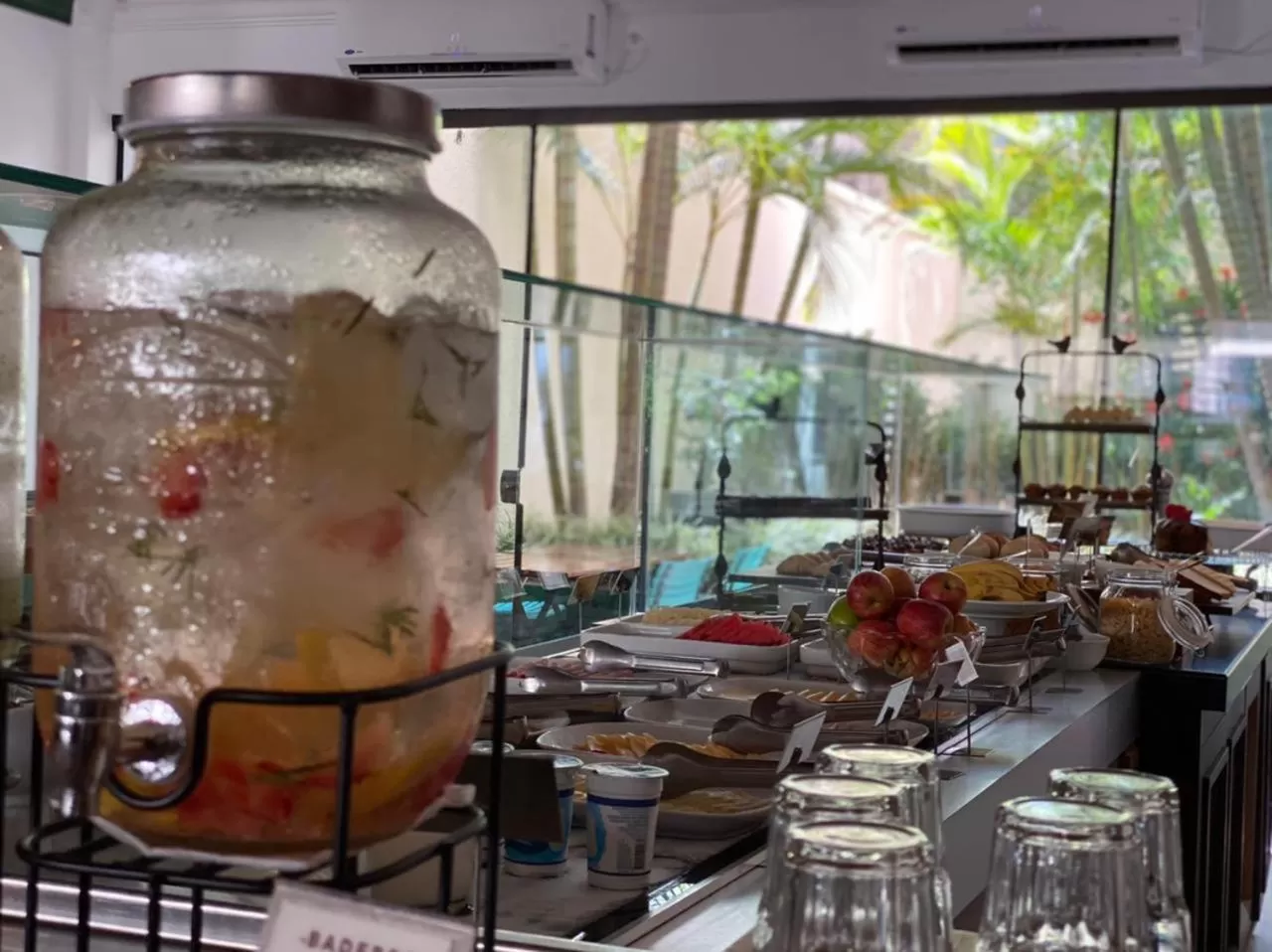 Restaurant/places to eat in Radisson Oscar Freire