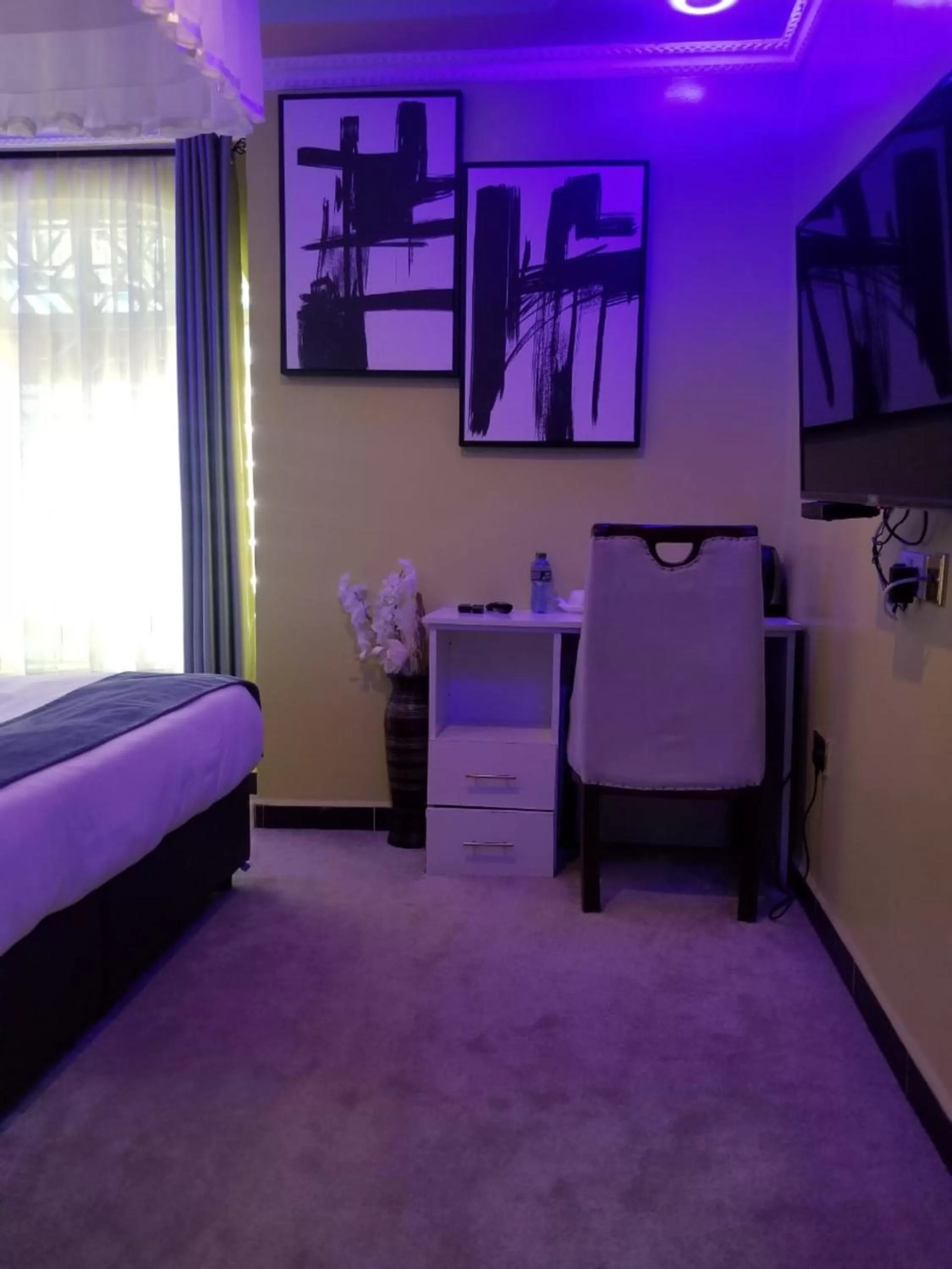 Bed in Lovely Garden Guest Home