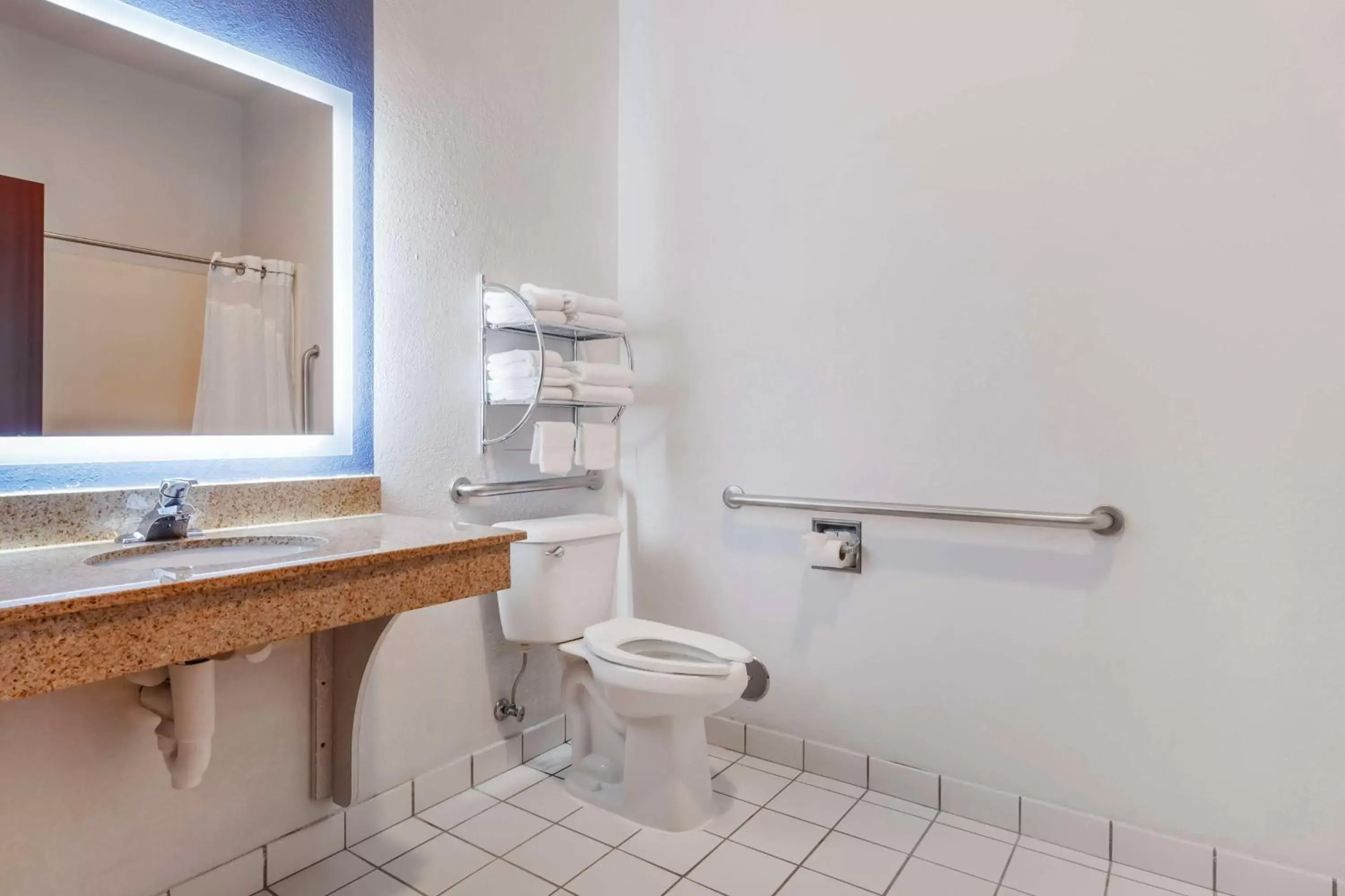 Bathroom in Best Western Sycamore Inn