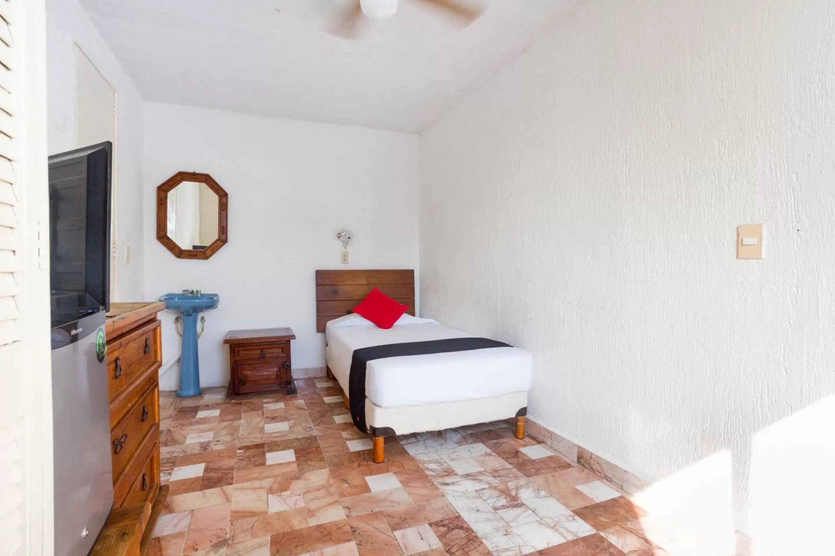 Bedroom, Bed in Capital O Farallon Inn, Cancún